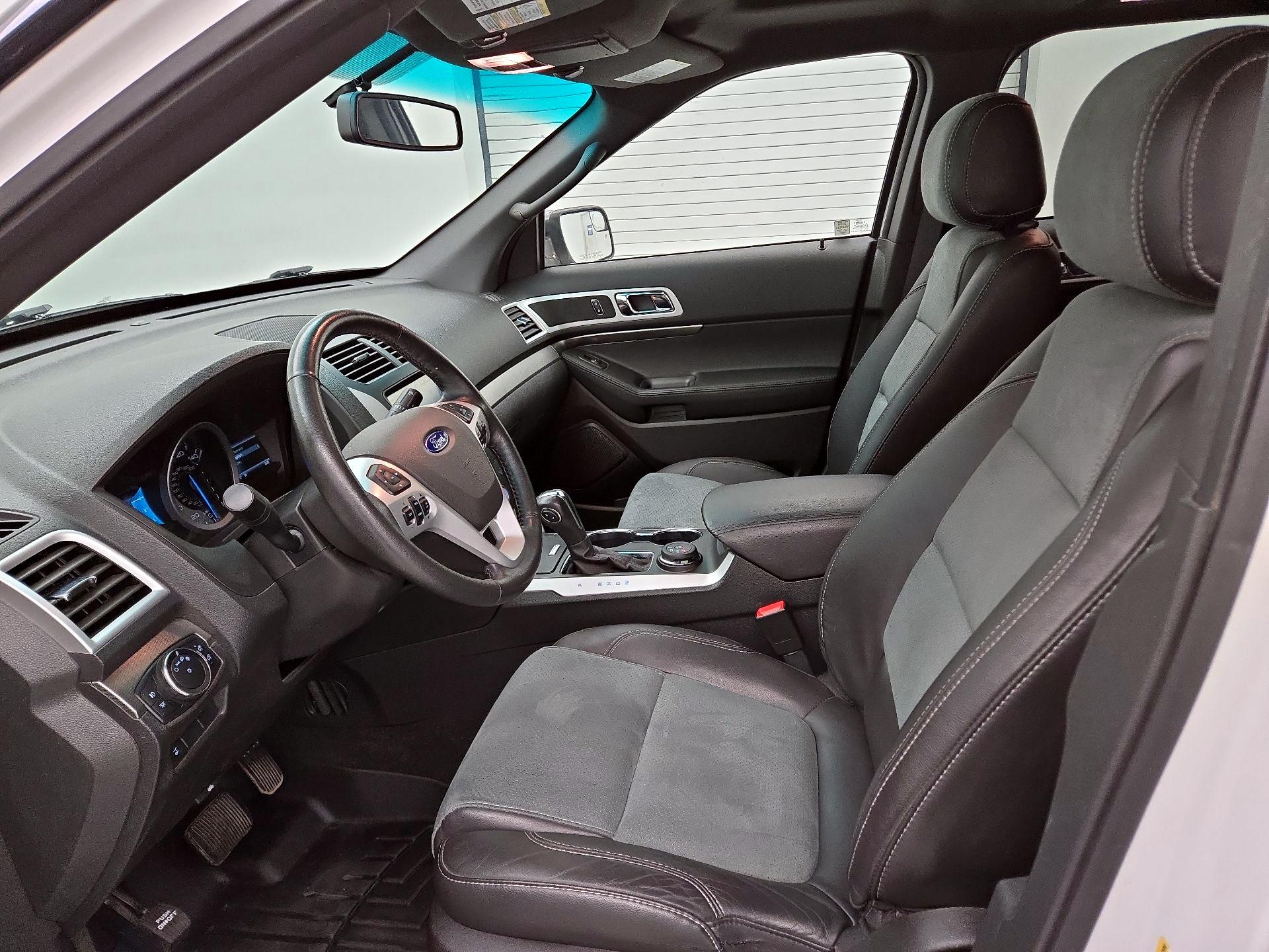 Thumbnail: 2015 Ford Explorer - 11