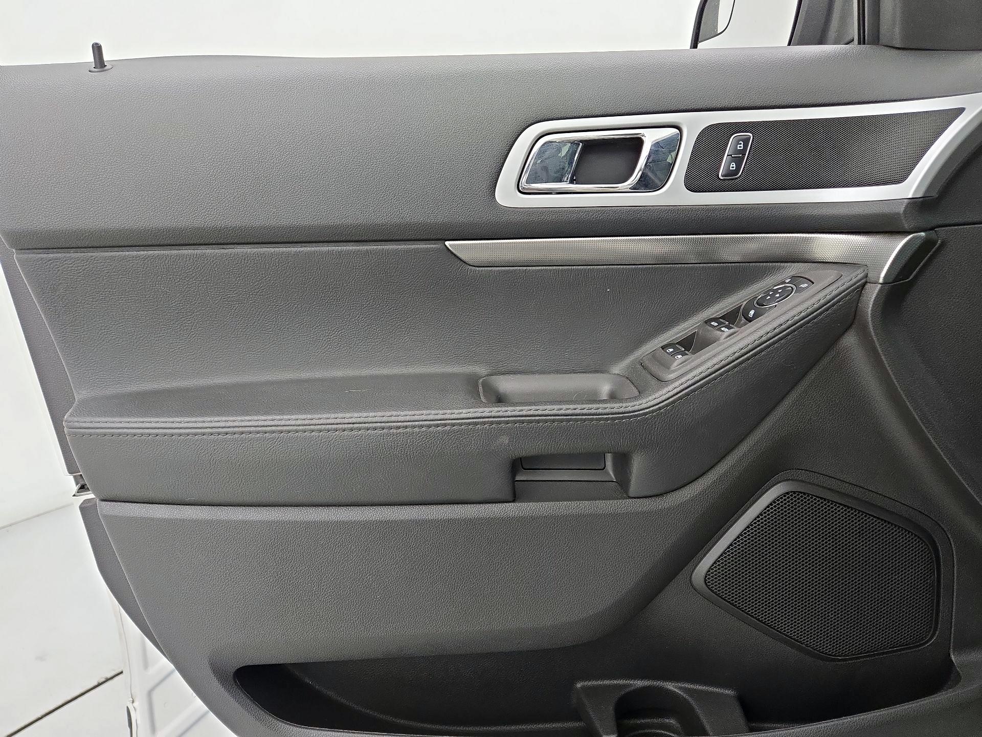 Thumbnail: 2015 Ford Explorer - 12