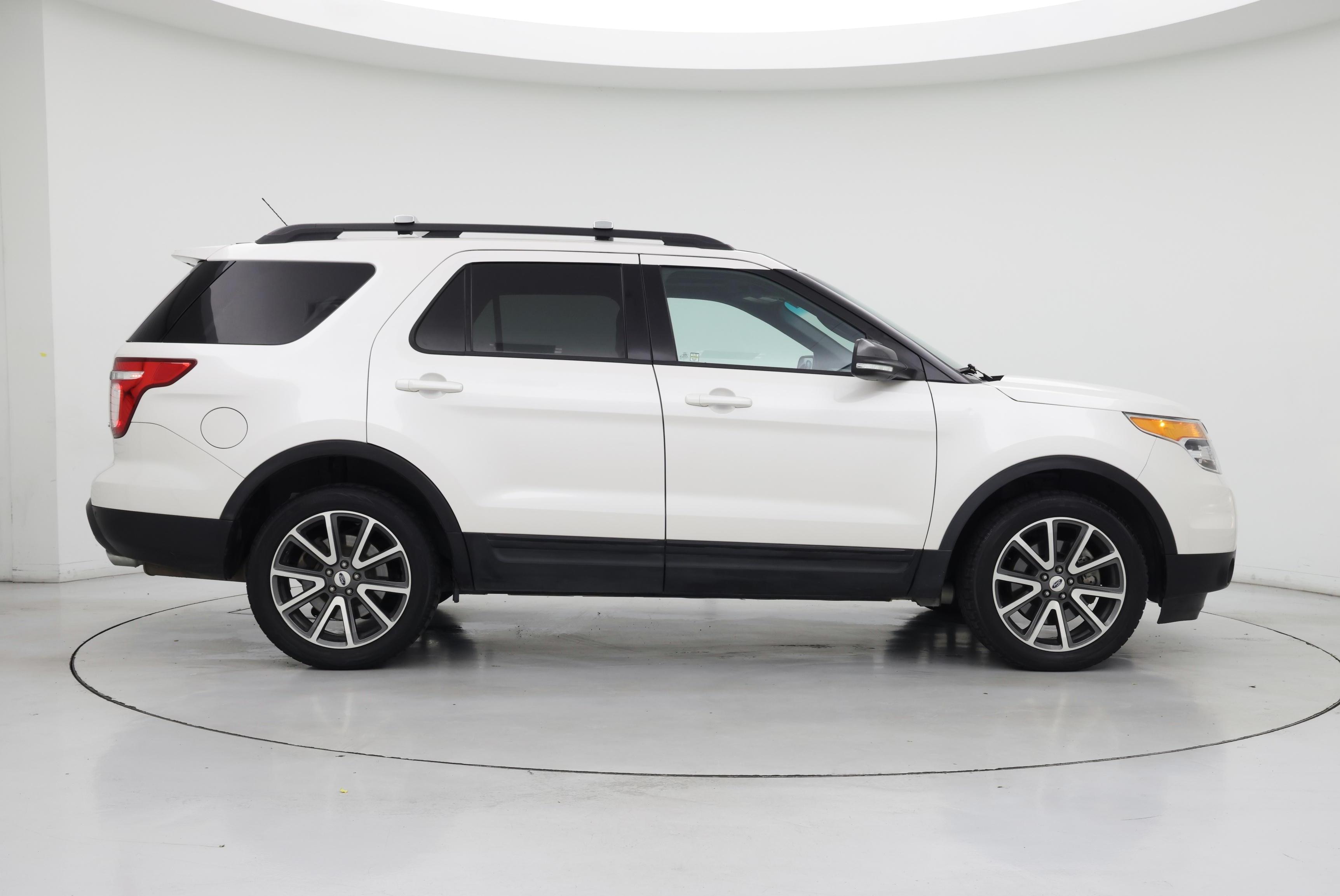 Thumbnail: 2015 Ford Explorer - 7