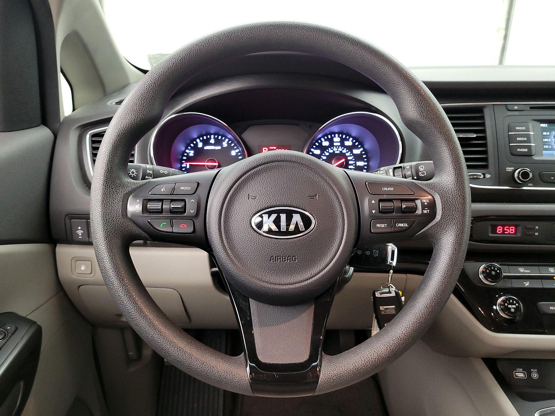 Thumbnail: 2016 Kia Sedona - 10