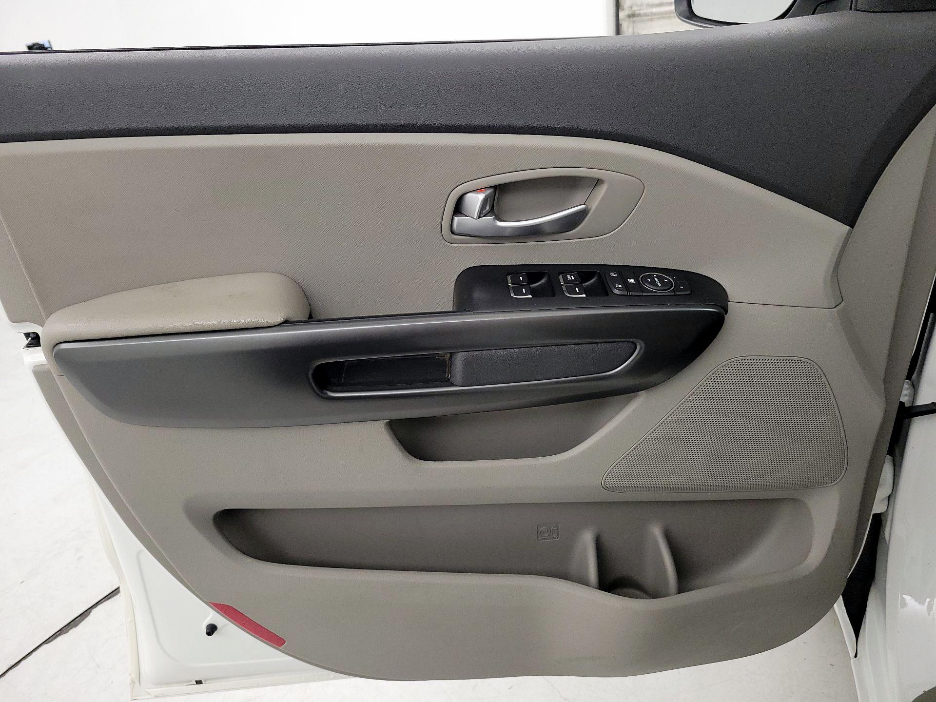 Thumbnail: 2016 Kia Sedona - 12