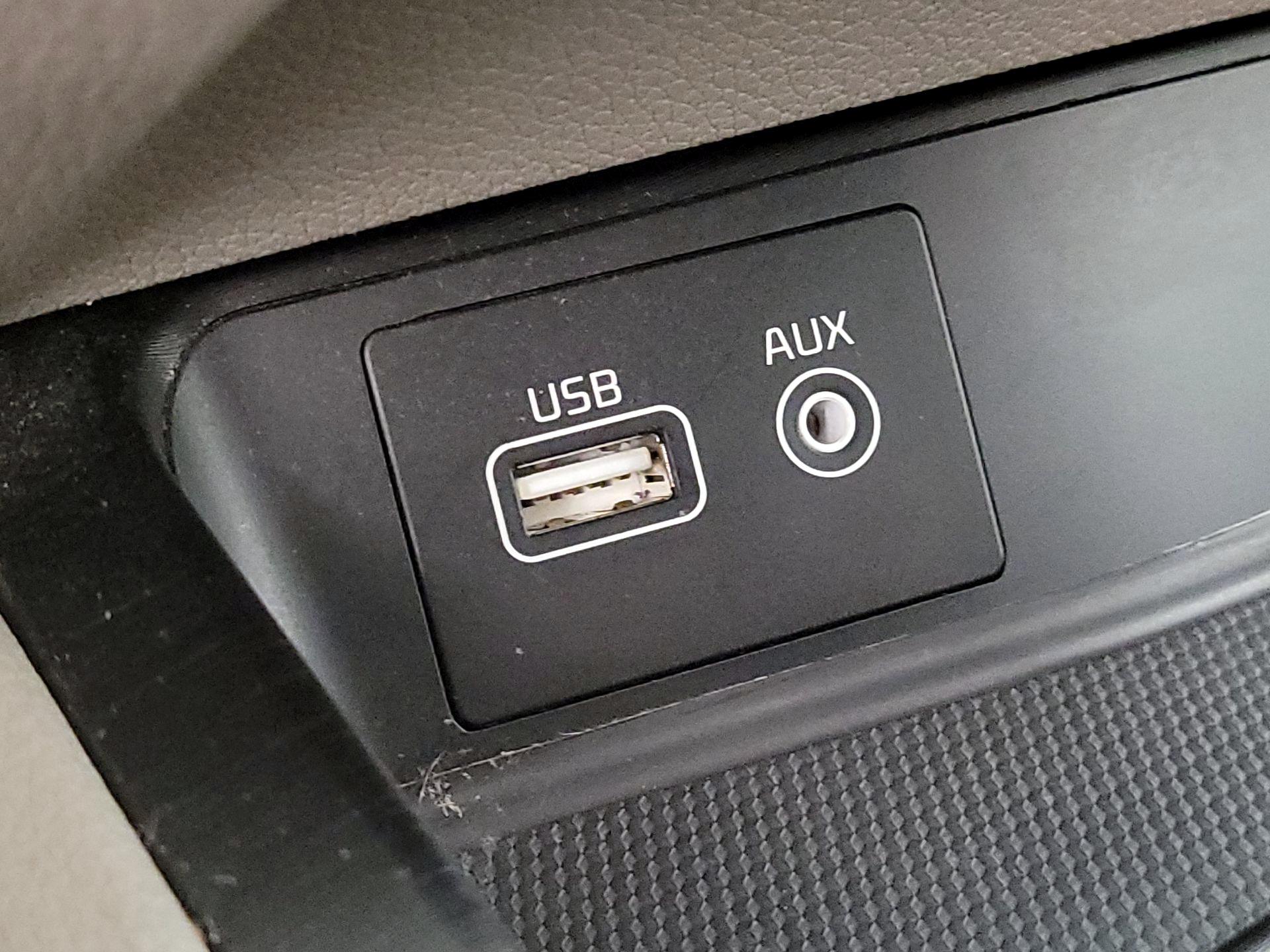 Thumbnail: 2016 Kia Sedona - 18