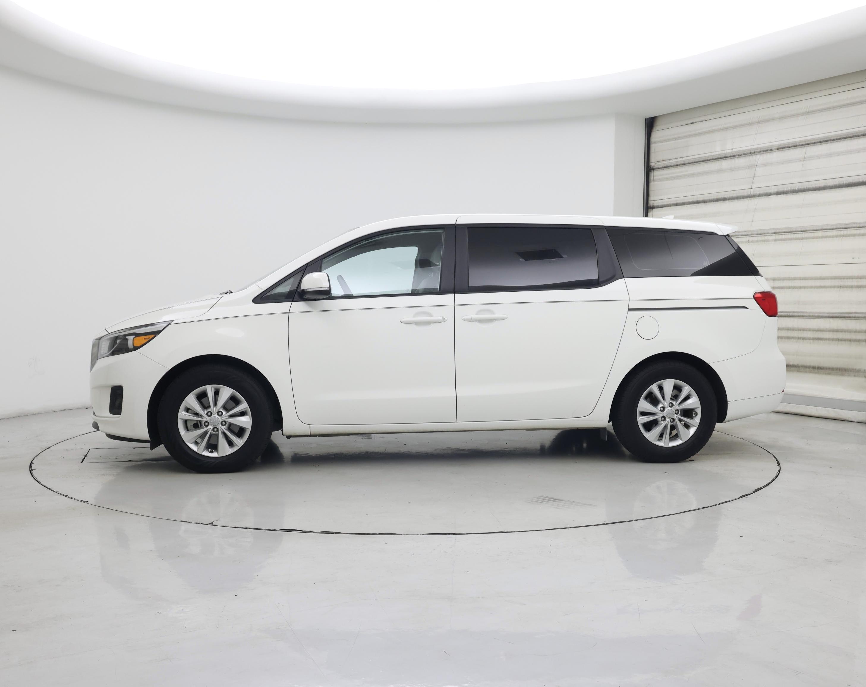Thumbnail: 2016 Kia Sedona - 3