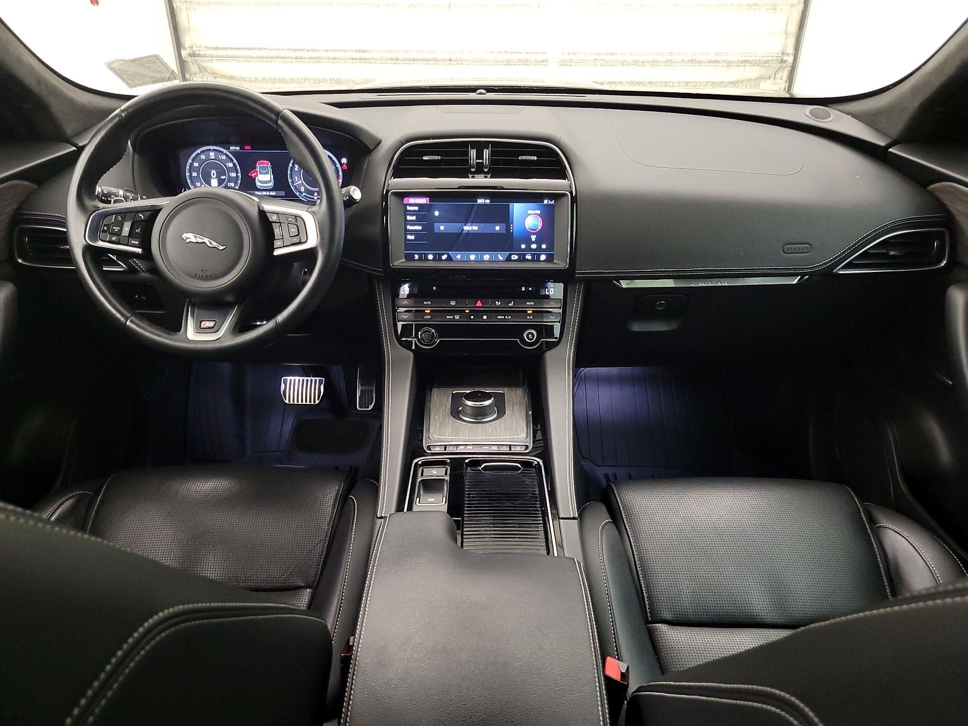 Thumbnail: 2020 Jaguar F-Pace - 9