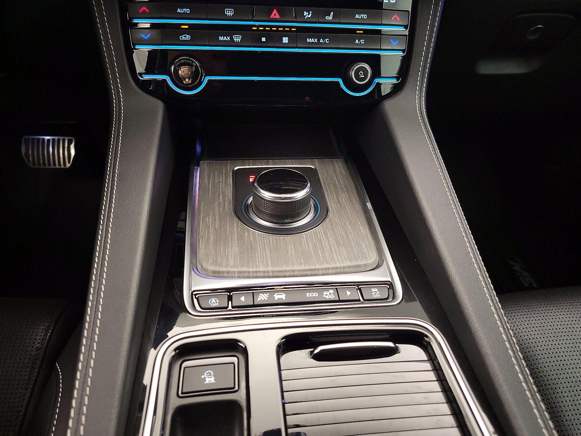 Thumbnail: 2020 Jaguar F-Pace - 18