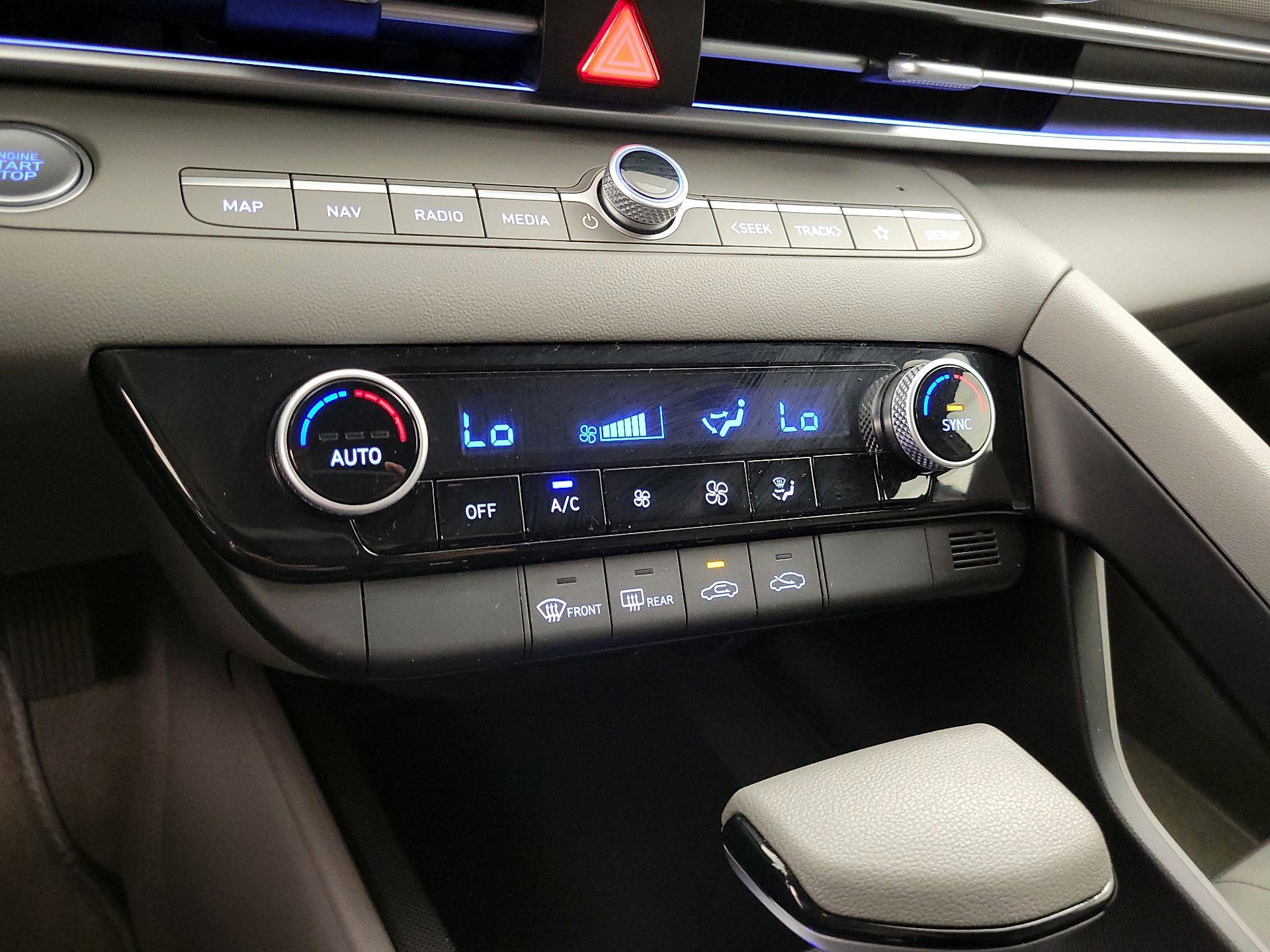 Thumbnail: 2024 Hyundai Elantra - 17
