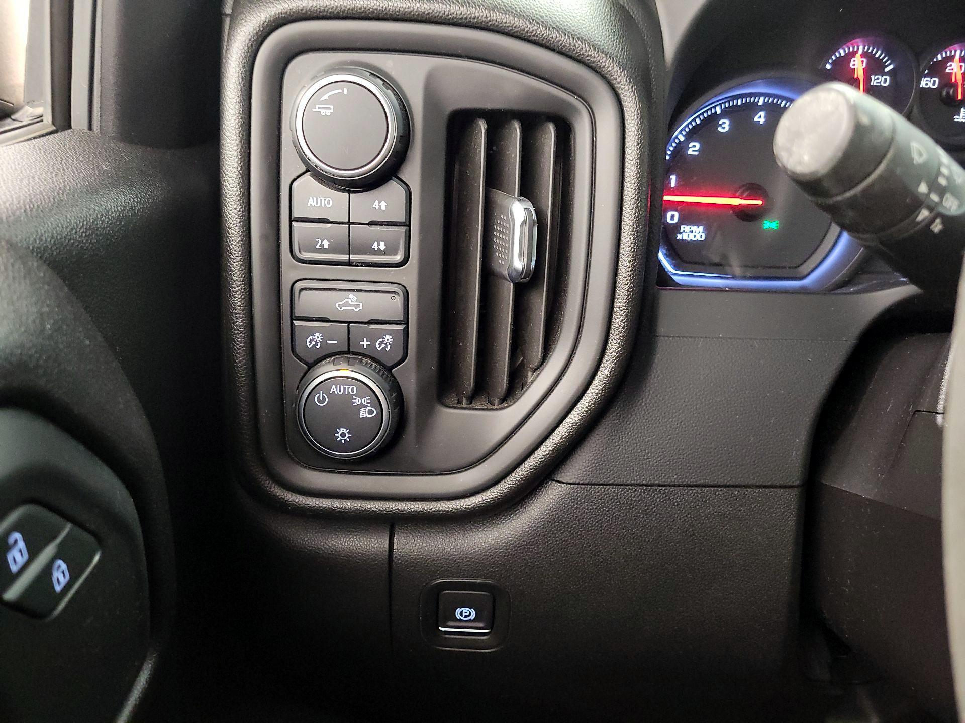 Thumbnail: 2020 Chevrolet Silverado 1500 - 13