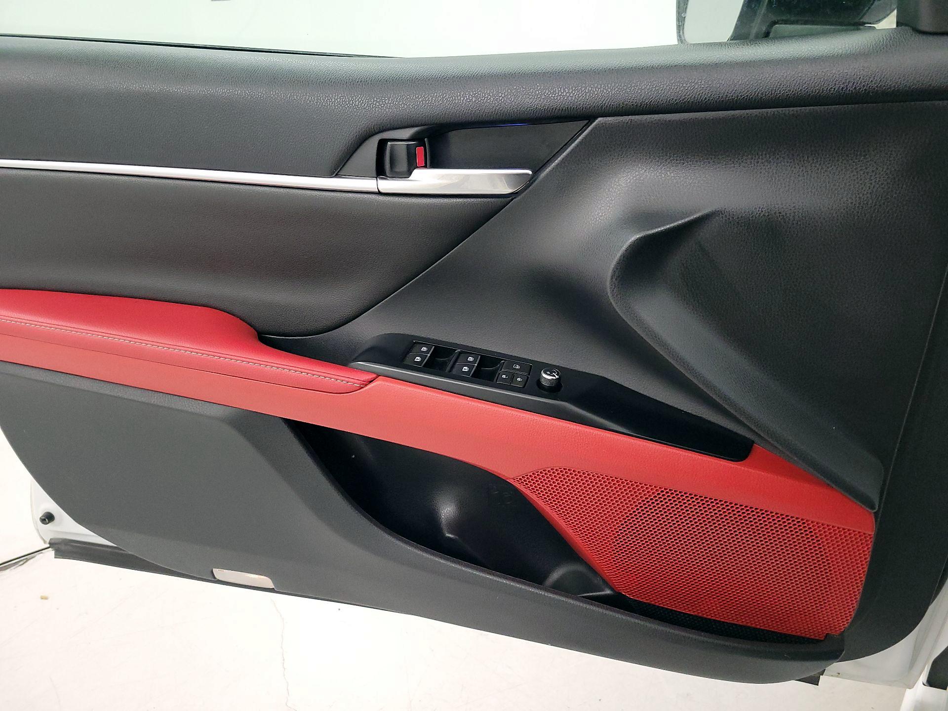 Thumbnail: 2019 Toyota Camry - 12