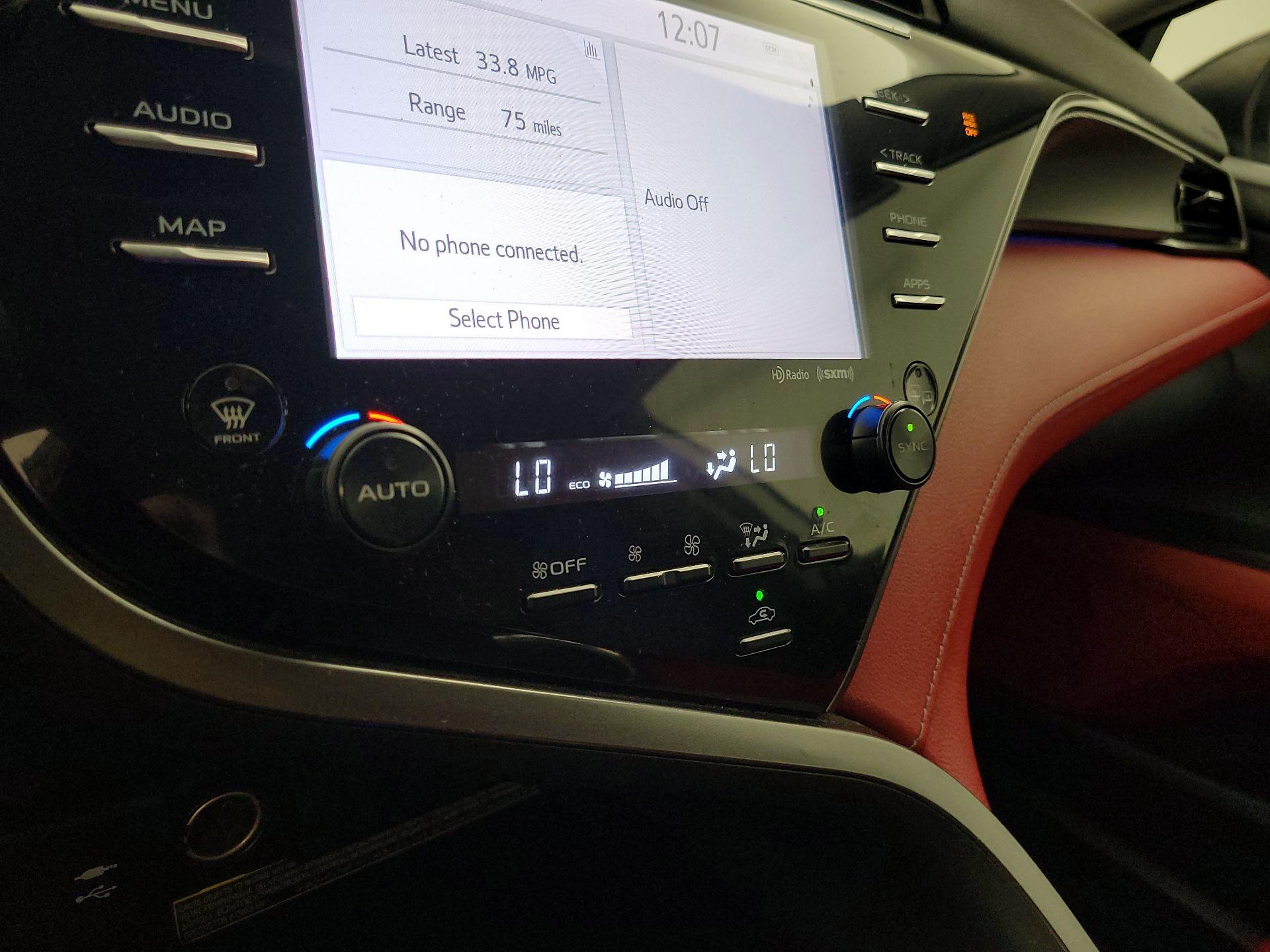 Thumbnail: 2019 Toyota Camry - 16