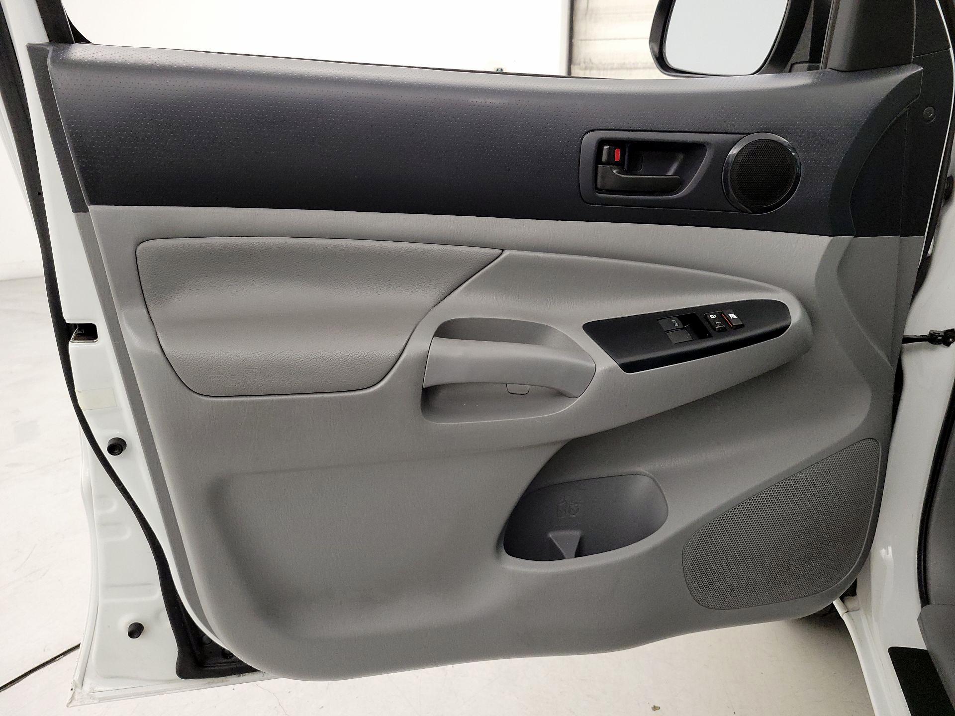 Thumbnail: 2015 Toyota Tacoma - 12