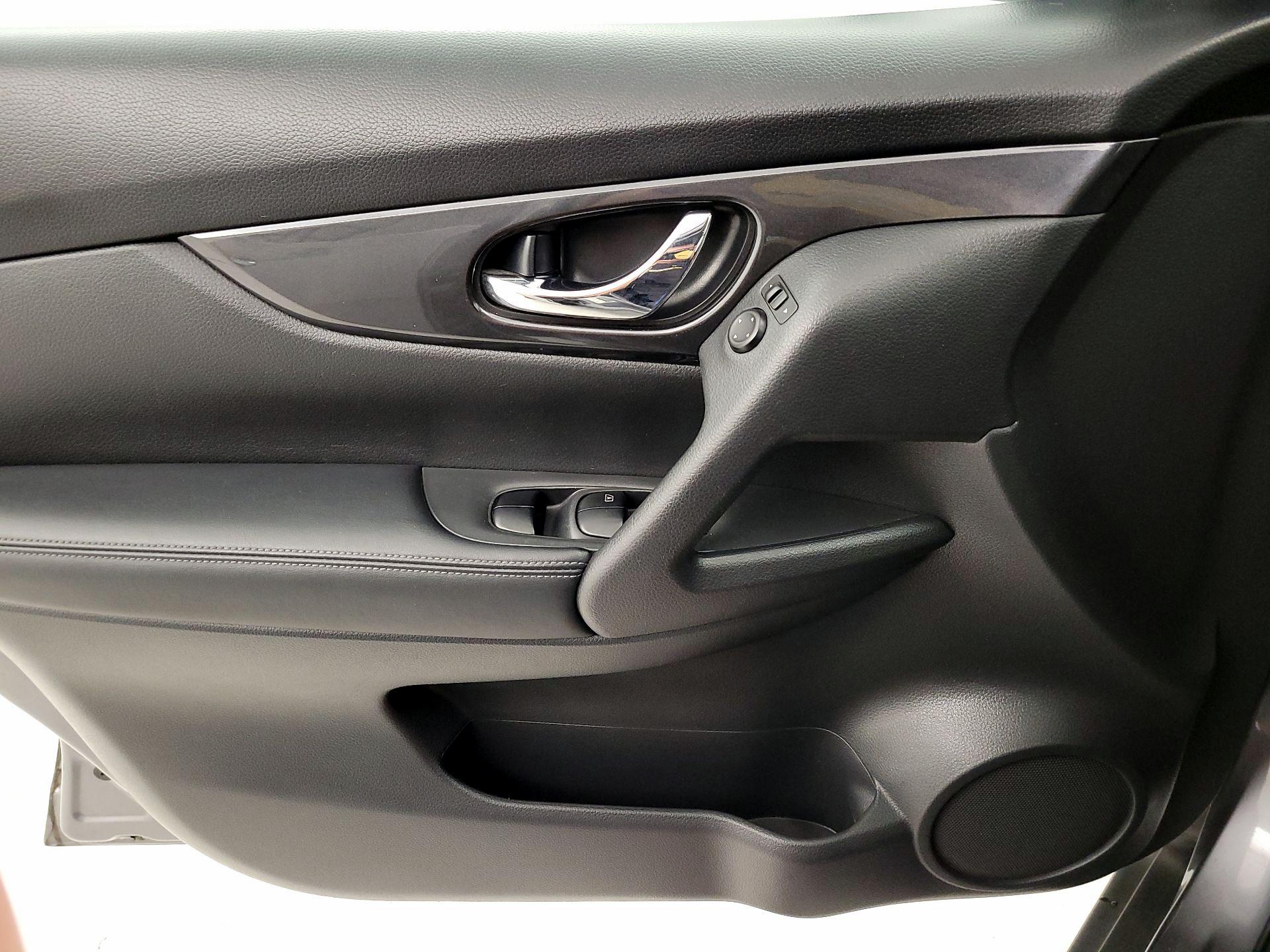 Thumbnail: 2018 Nissan Rogue - 12