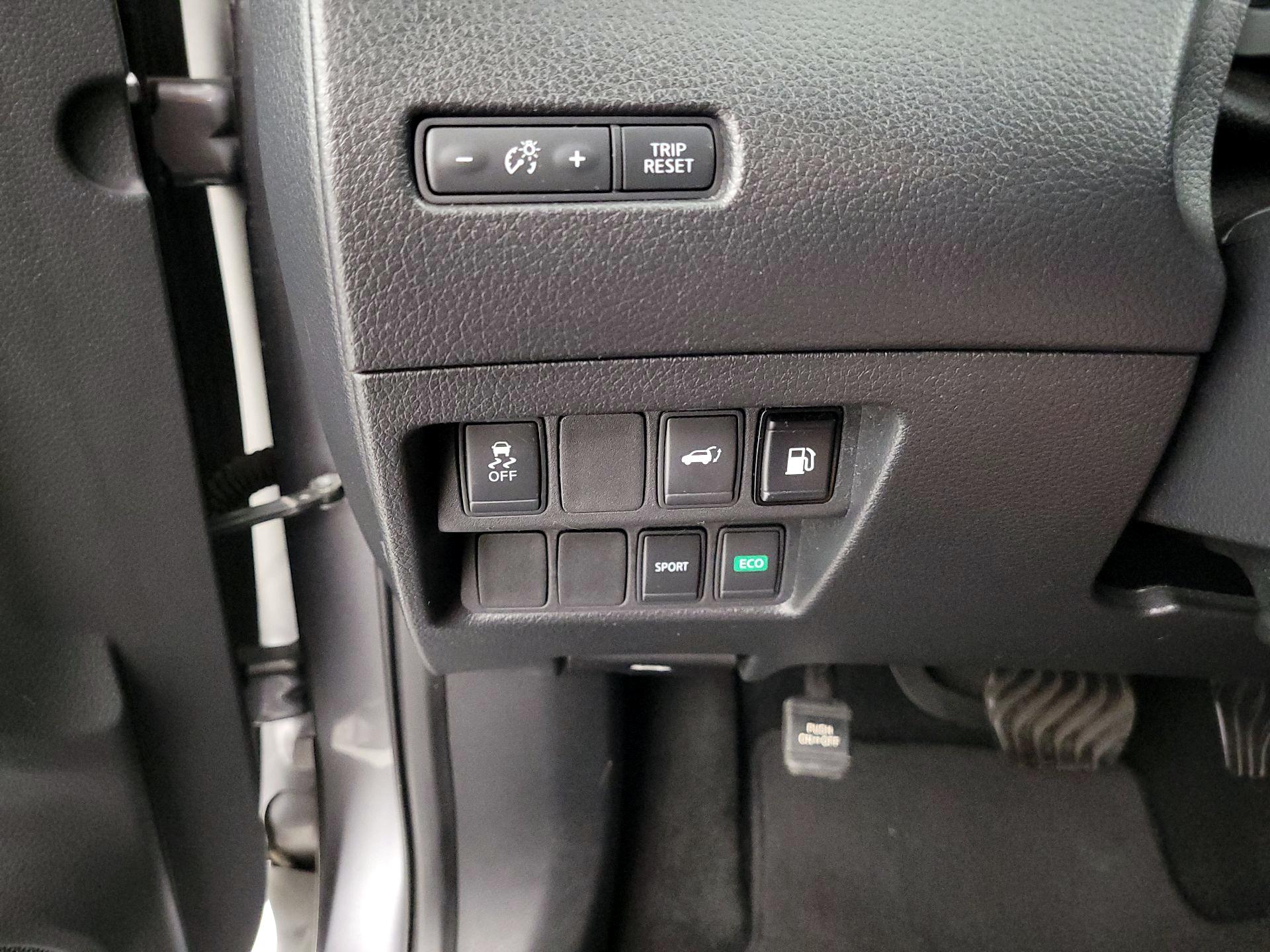 Thumbnail: 2018 Nissan Rogue - 13