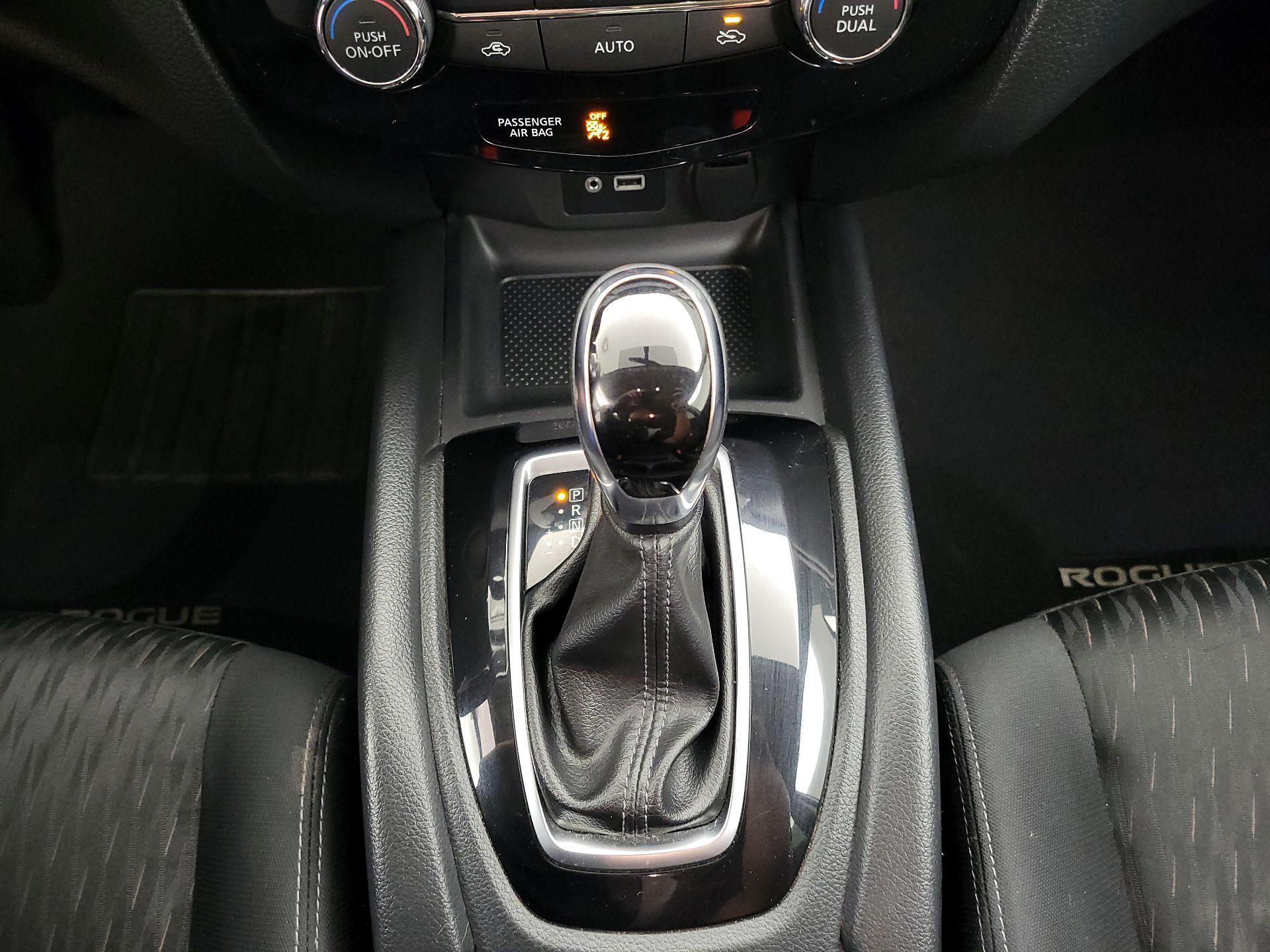 Thumbnail: 2018 Nissan Rogue - 17