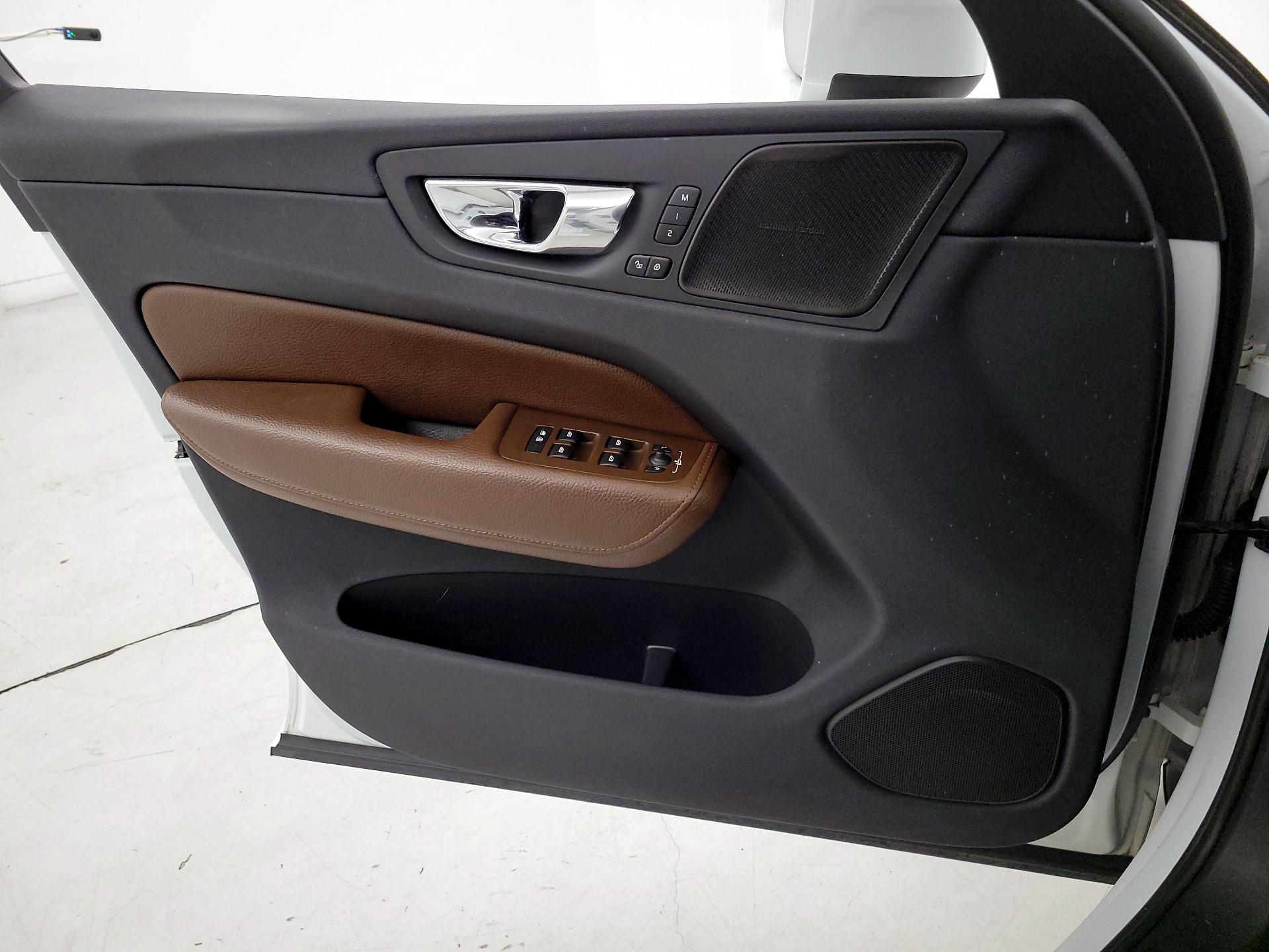 Thumbnail: 2019 Volvo XC60 - 12