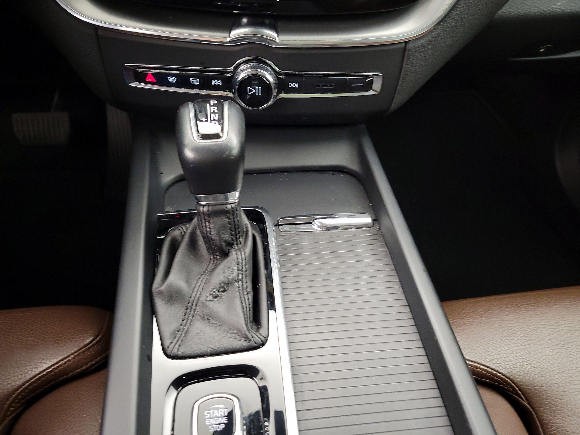 Thumbnail: 2019 Volvo XC60 - 17