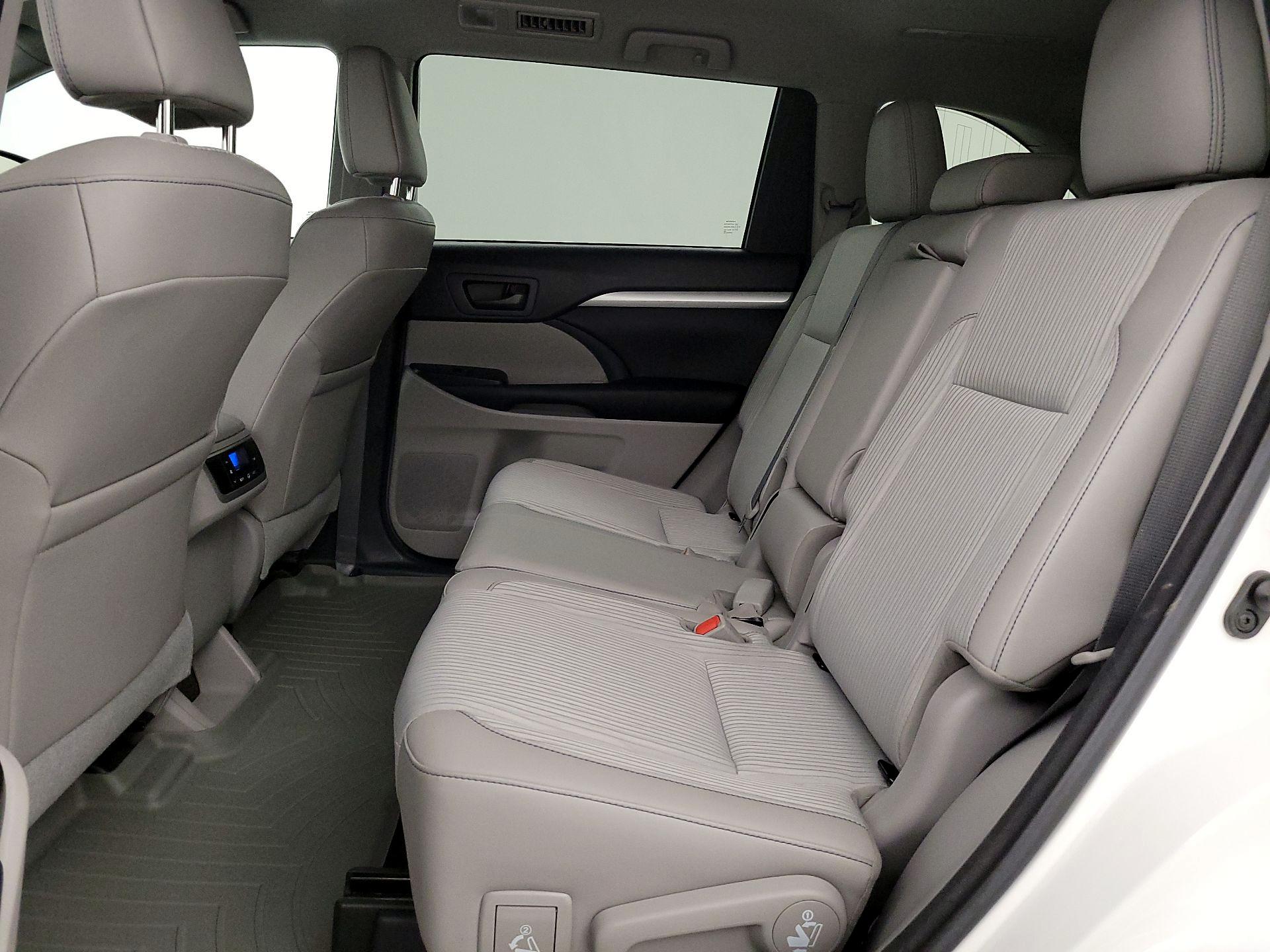 Thumbnail: 2017 Toyota Highlander - 18
