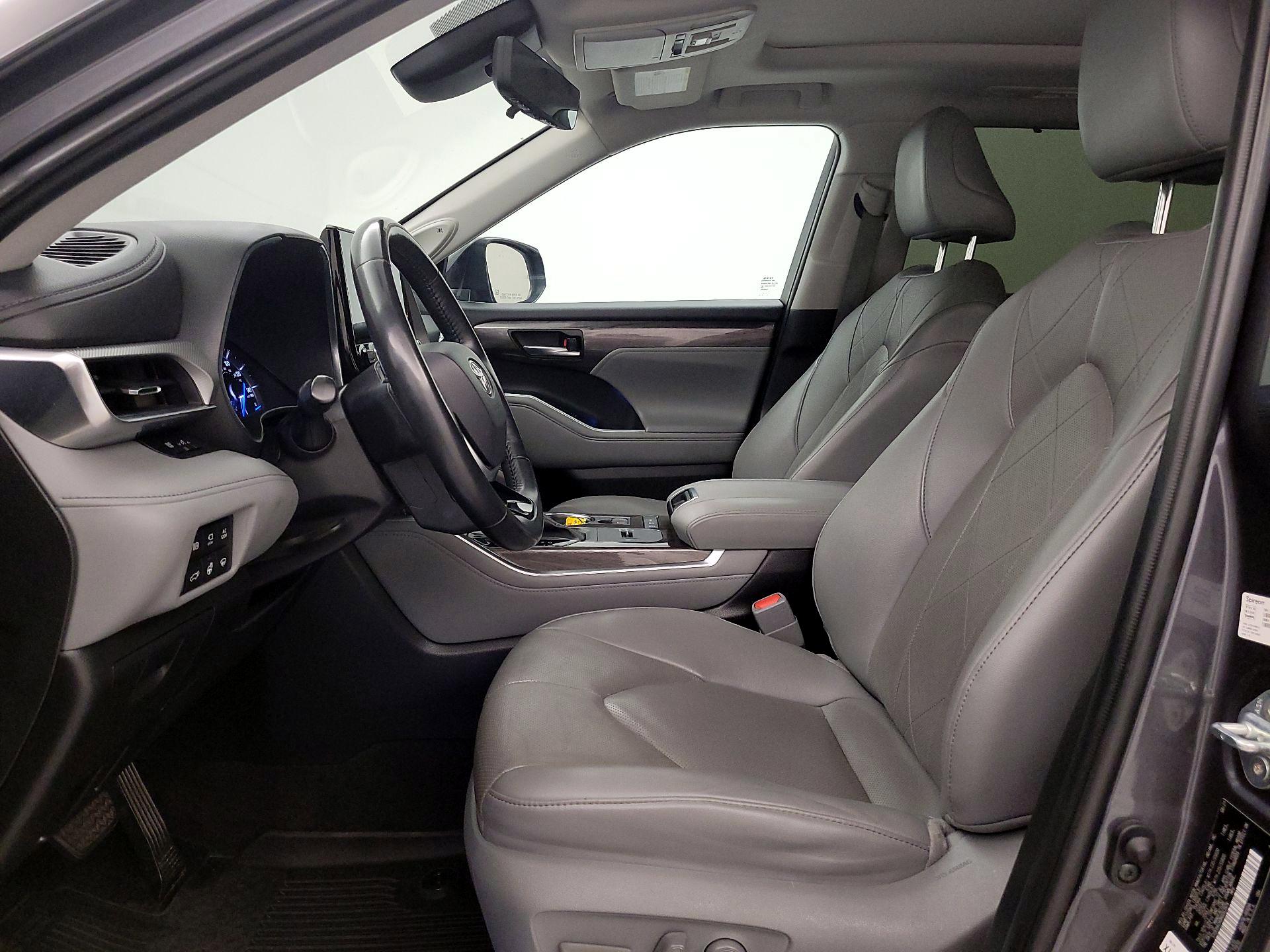Thumbnail: 2021 Toyota Highlander - 11