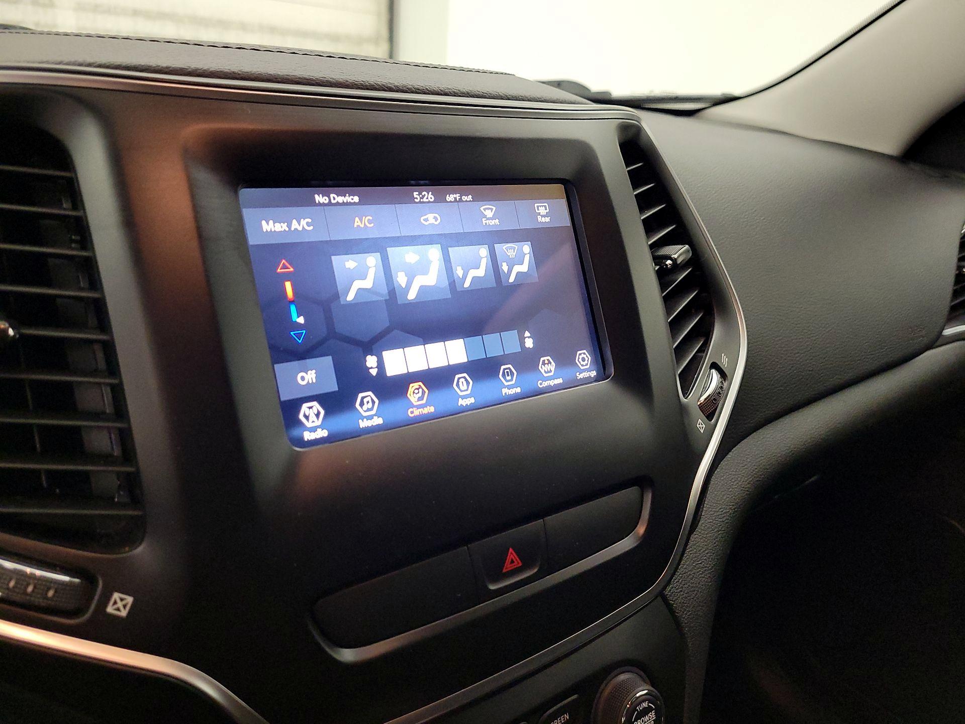 Thumbnail: 2019 Jeep Cherokee - 15