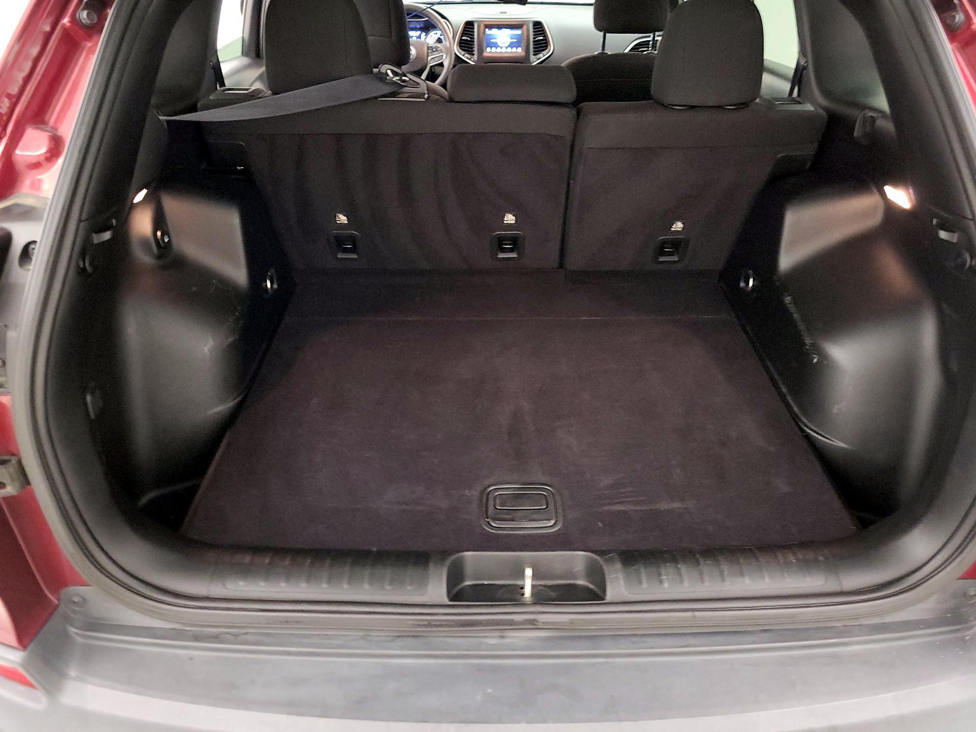 Thumbnail: 2019 Jeep Cherokee - 20