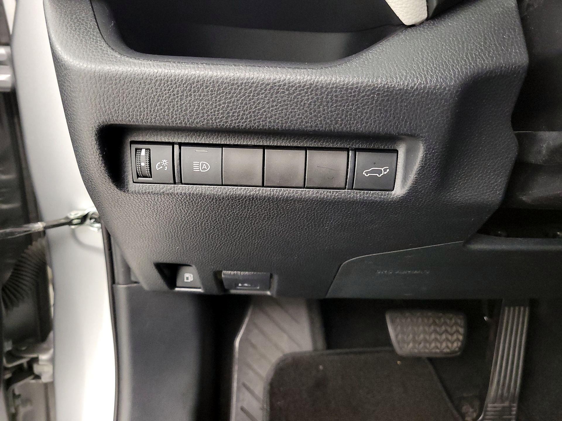 Thumbnail: 2019 Toyota RAV4 - 13