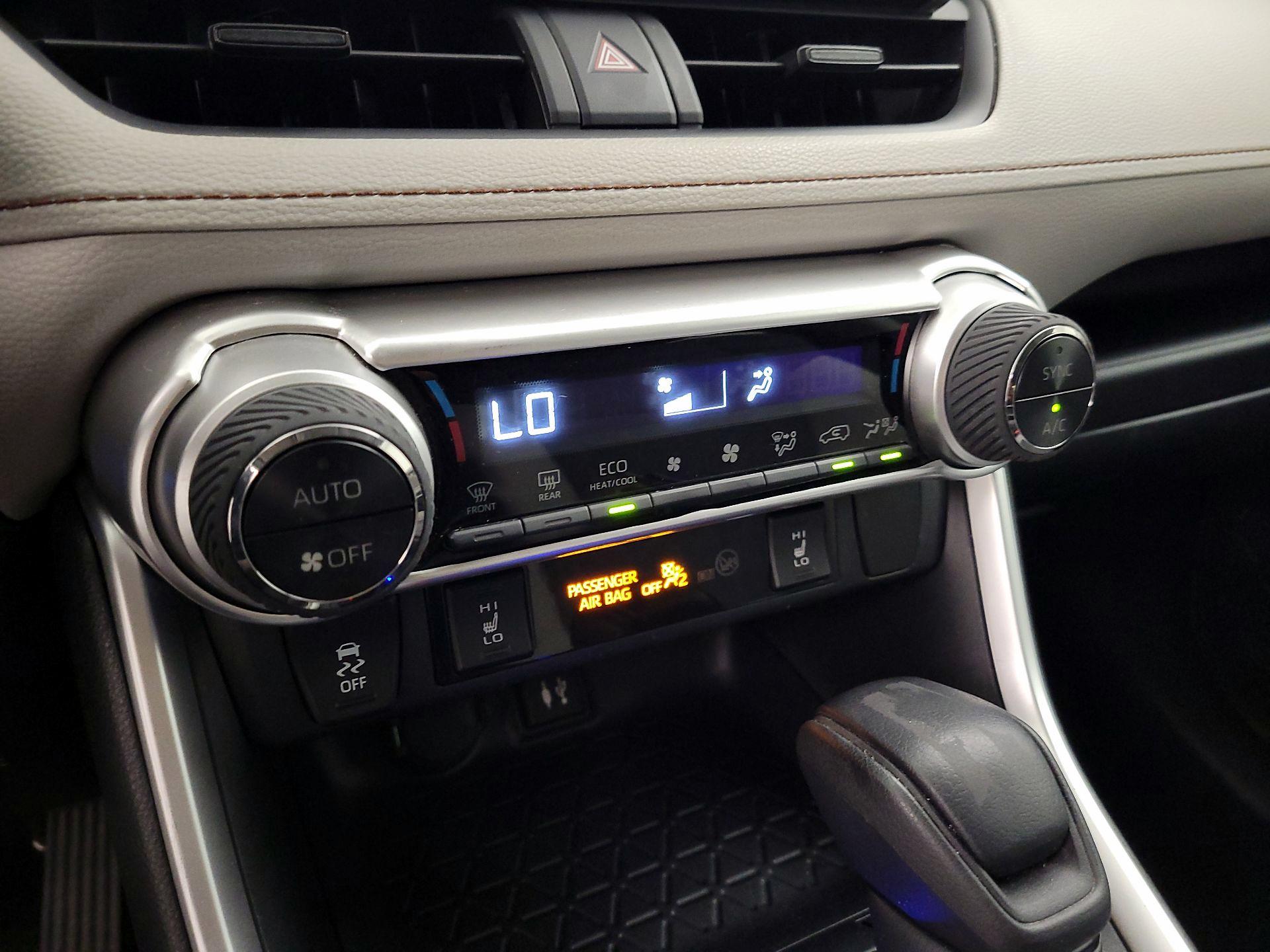 Thumbnail: 2019 Toyota RAV4 - 16
