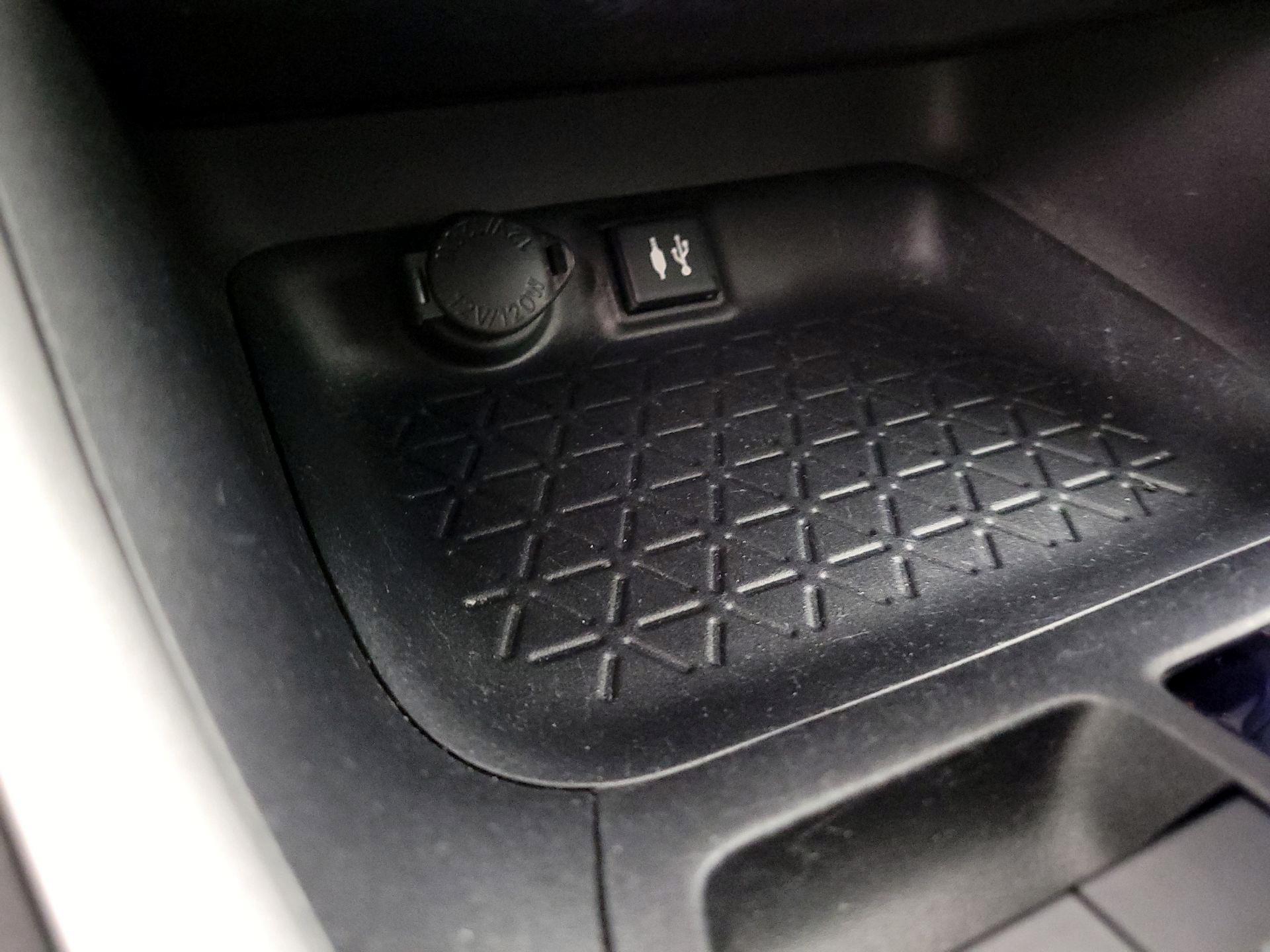 Thumbnail: 2019 Toyota RAV4 - 18
