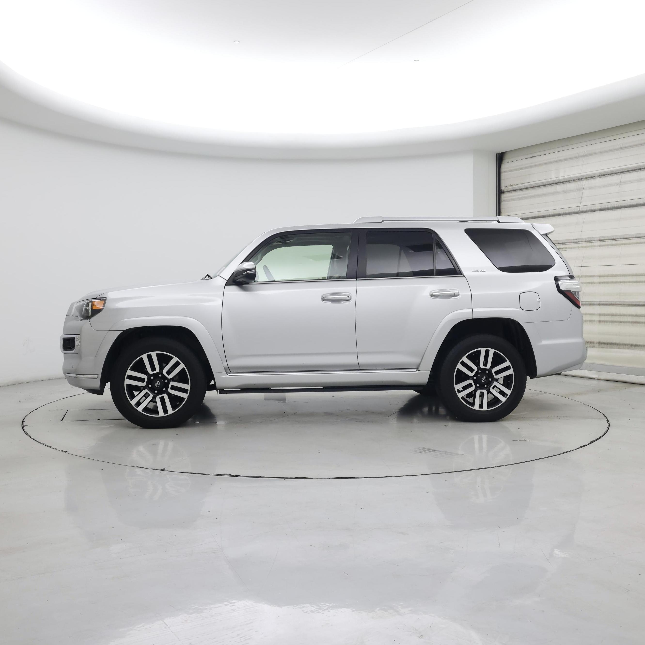 Thumbnail: 2019 Toyota 4Runner - 3