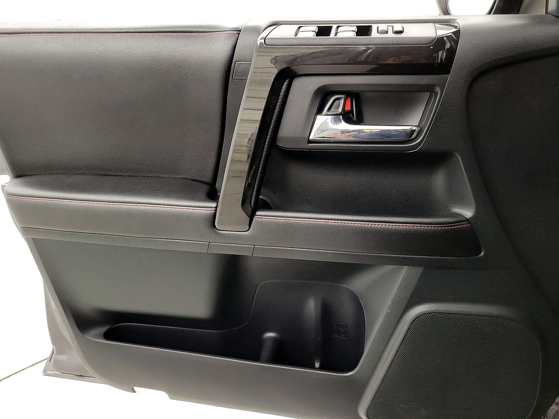 Thumbnail: 2015 Toyota 4Runner - 12