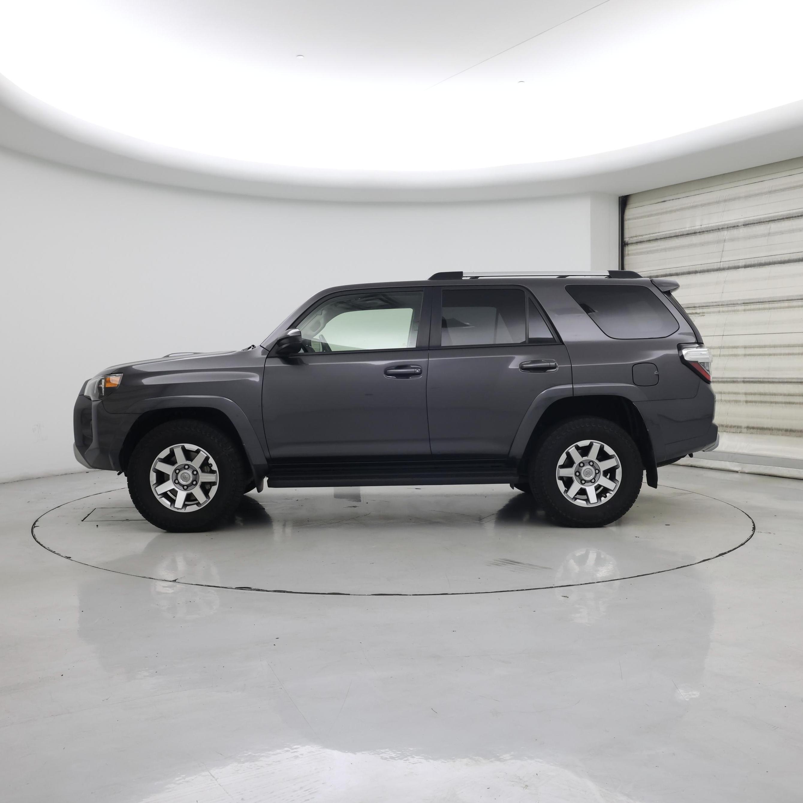 Thumbnail: 2015 Toyota 4Runner - 3