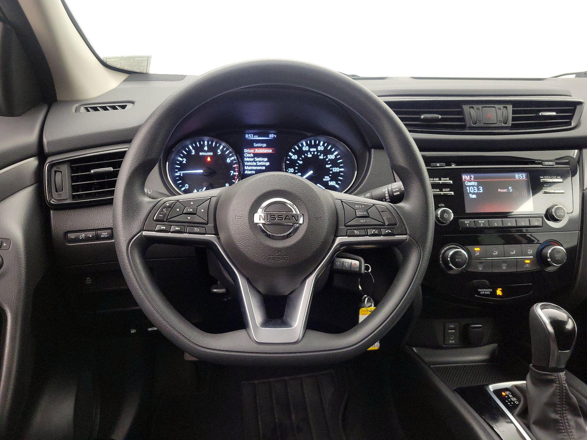 Thumbnail: 2017 Nissan Rogue Sport - 10