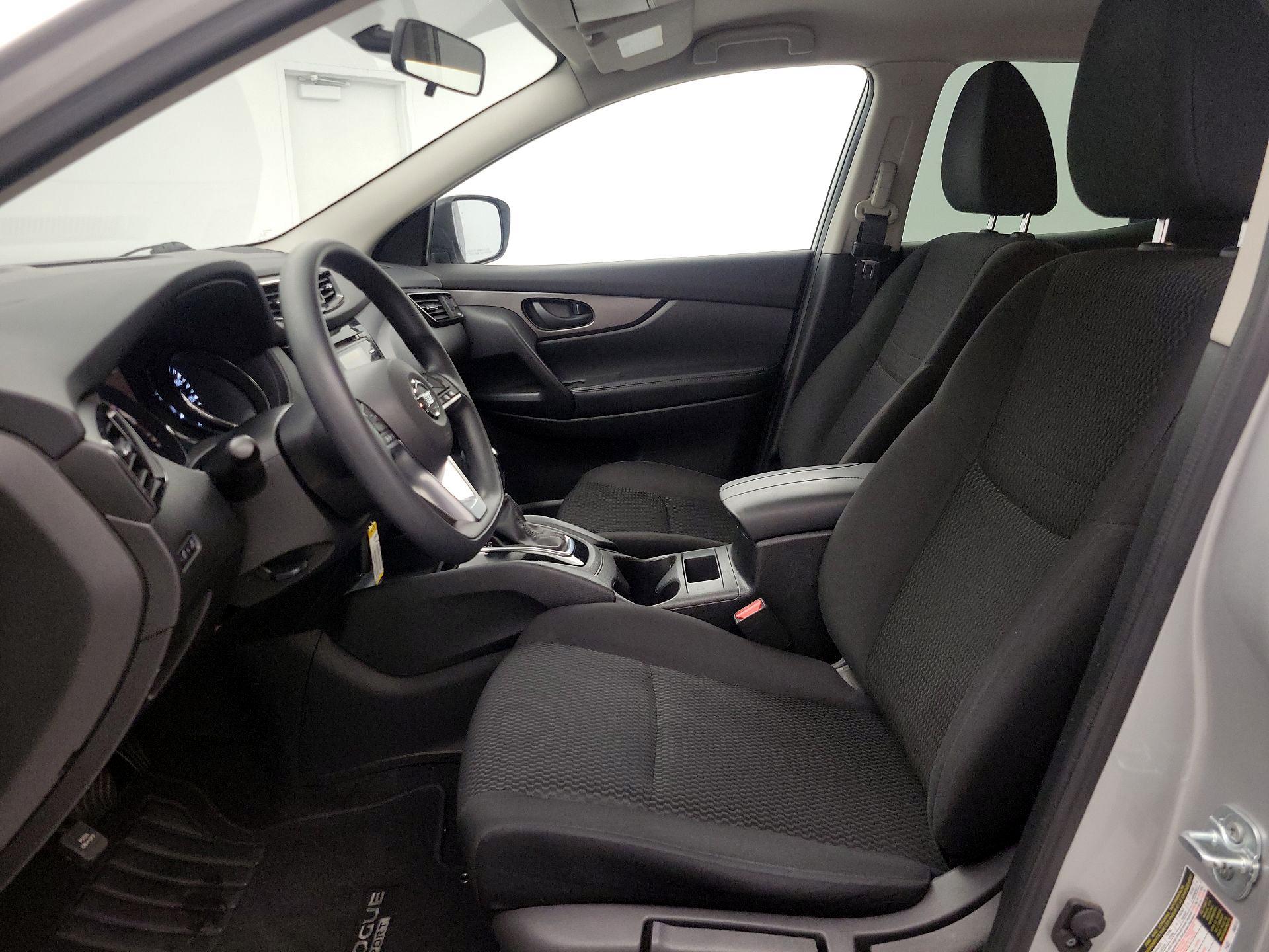 Thumbnail: 2017 Nissan Rogue Sport - 11