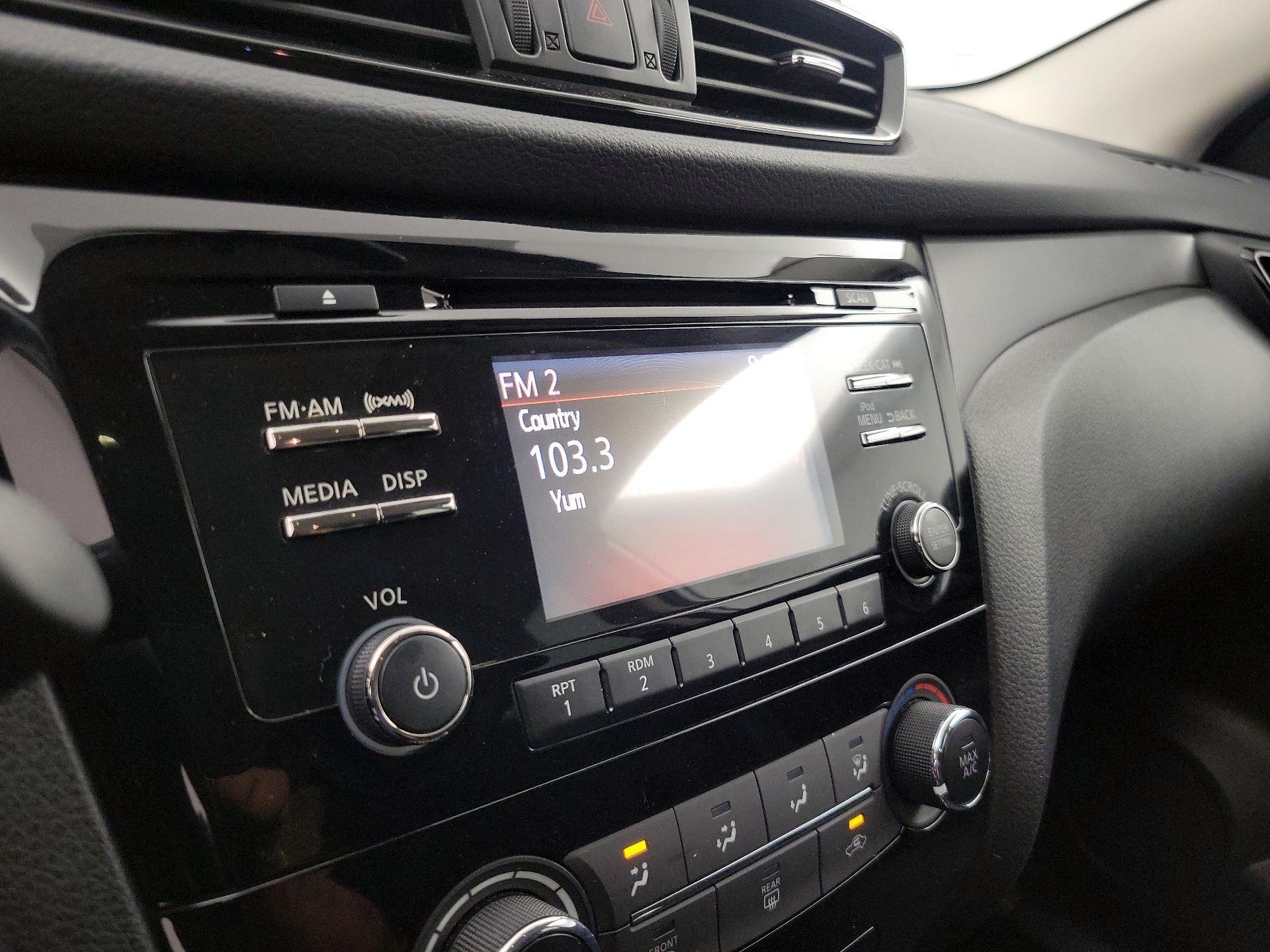 Thumbnail: 2017 Nissan Rogue Sport - 15