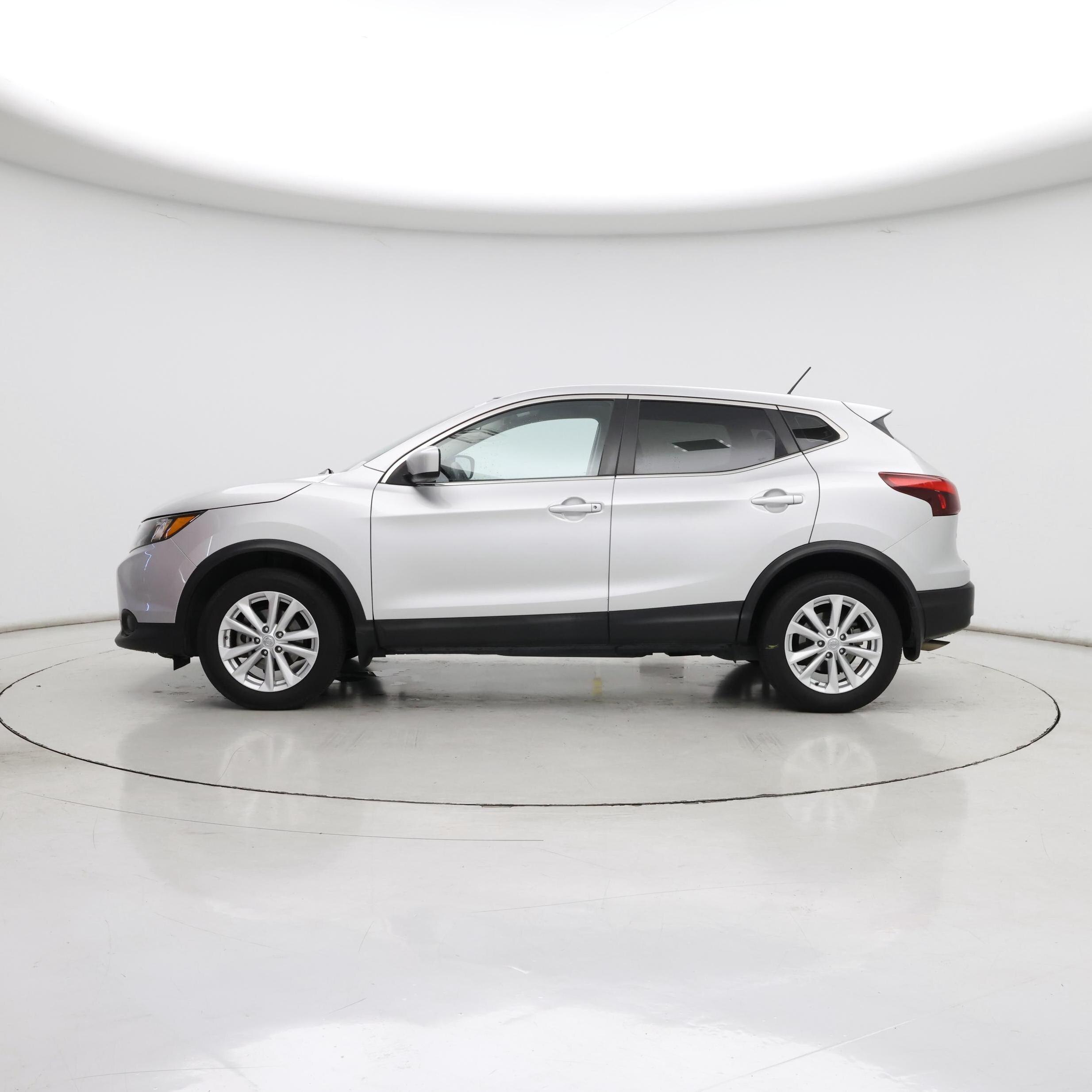 Thumbnail: 2017 Nissan Rogue Sport - 3