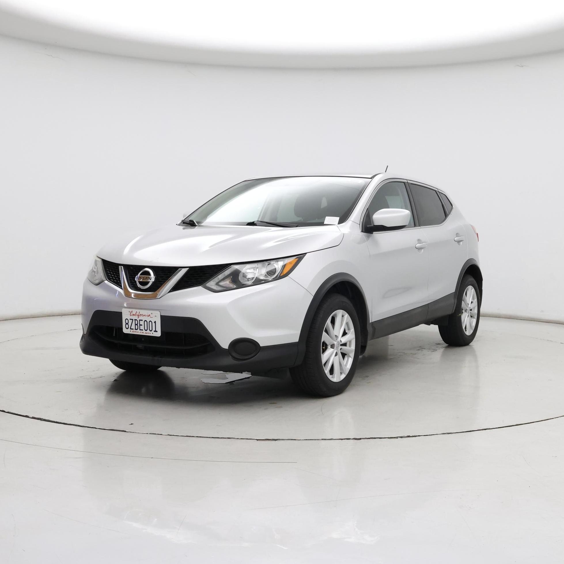 Thumbnail: 2017 Nissan Rogue Sport - 4