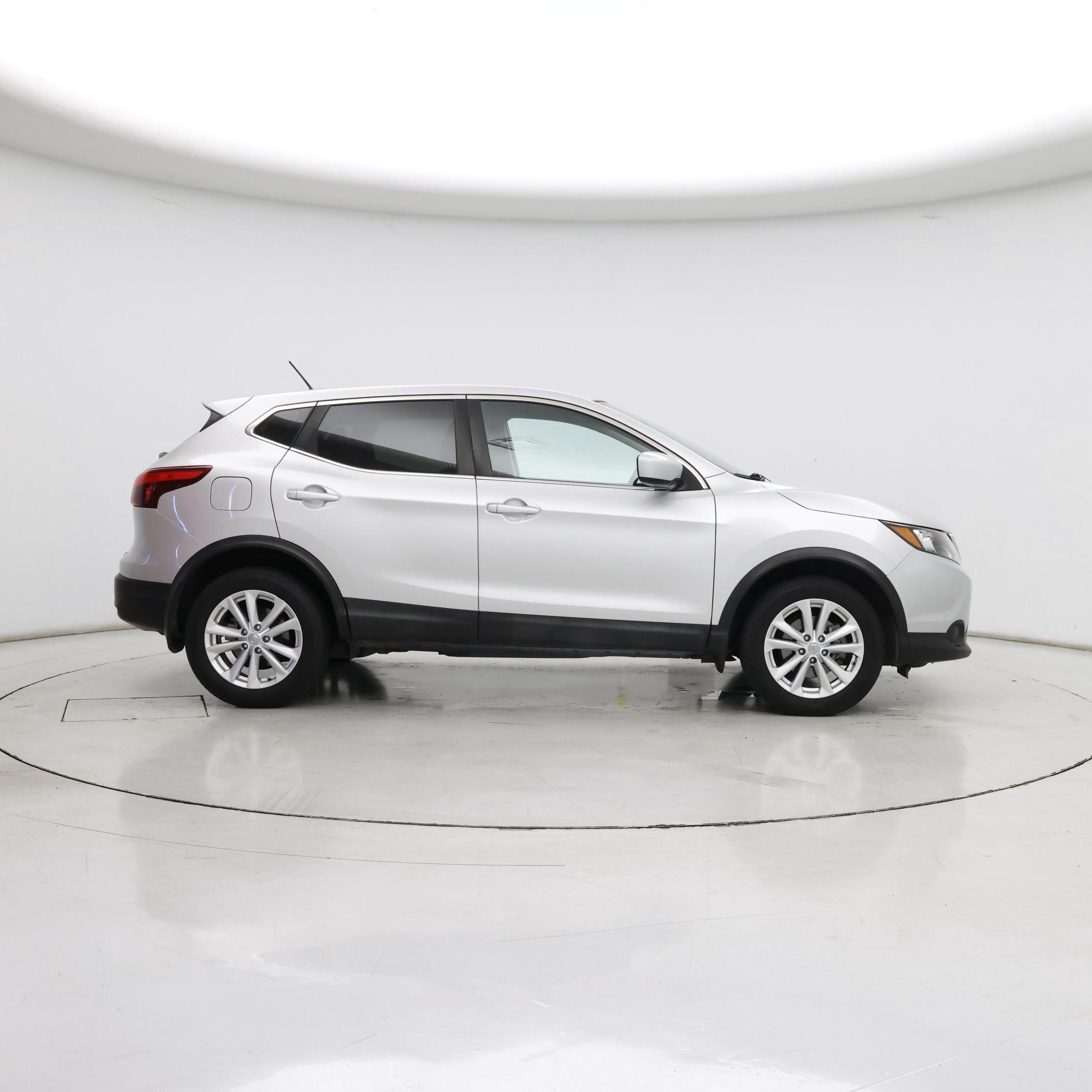 Thumbnail: 2017 Nissan Rogue Sport - 7