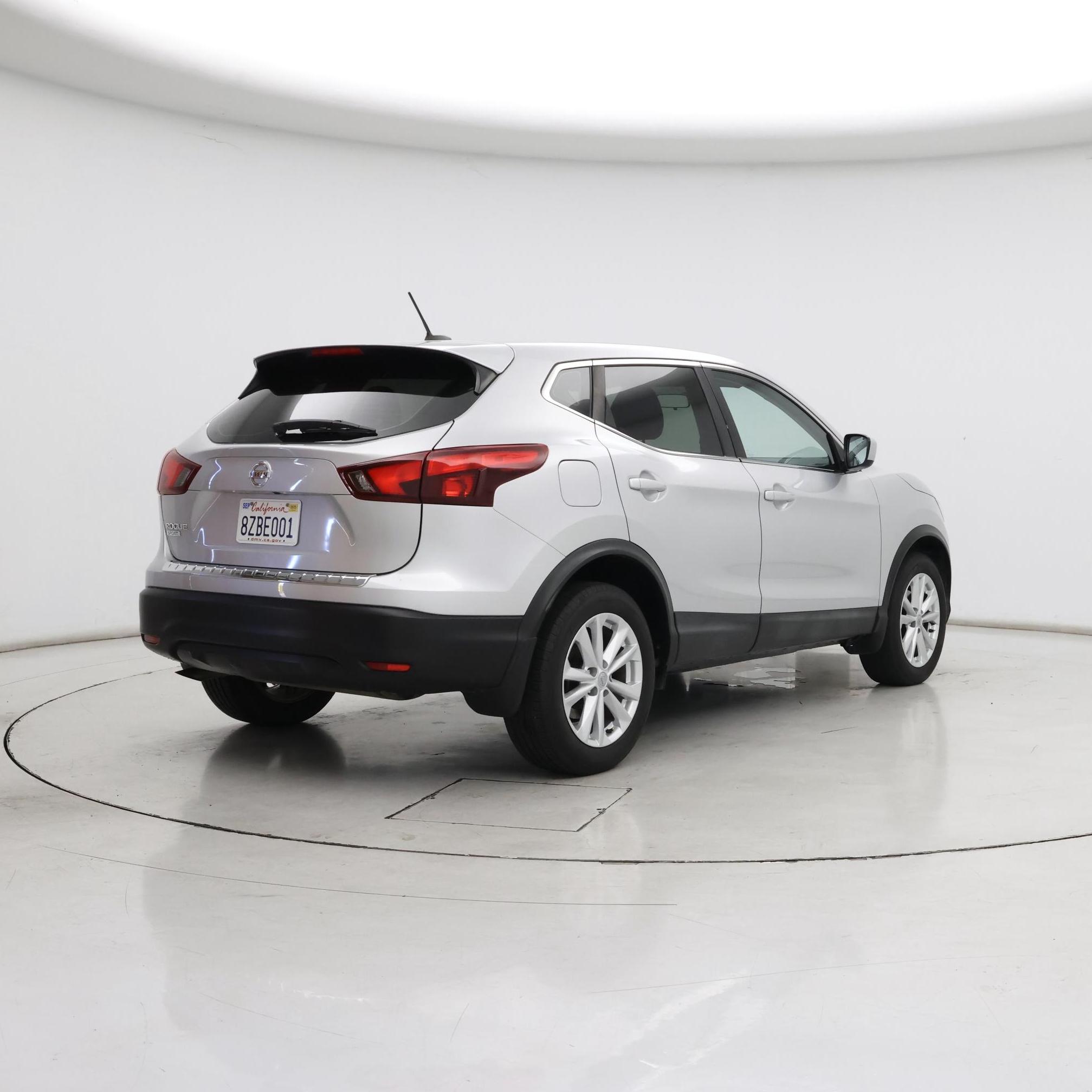 Thumbnail: 2017 Nissan Rogue Sport - 8