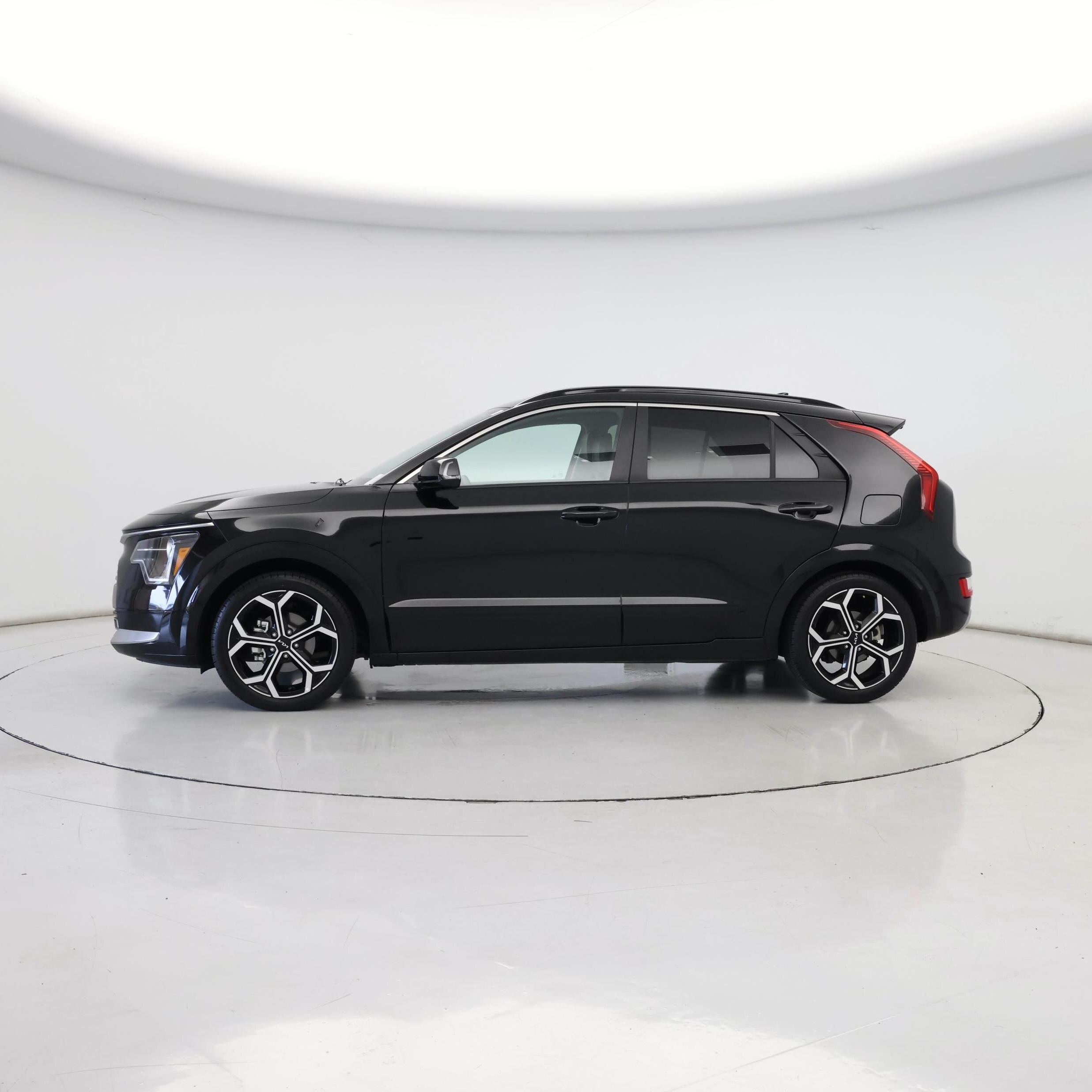 Thumbnail: 2023 Kia Niro - 3