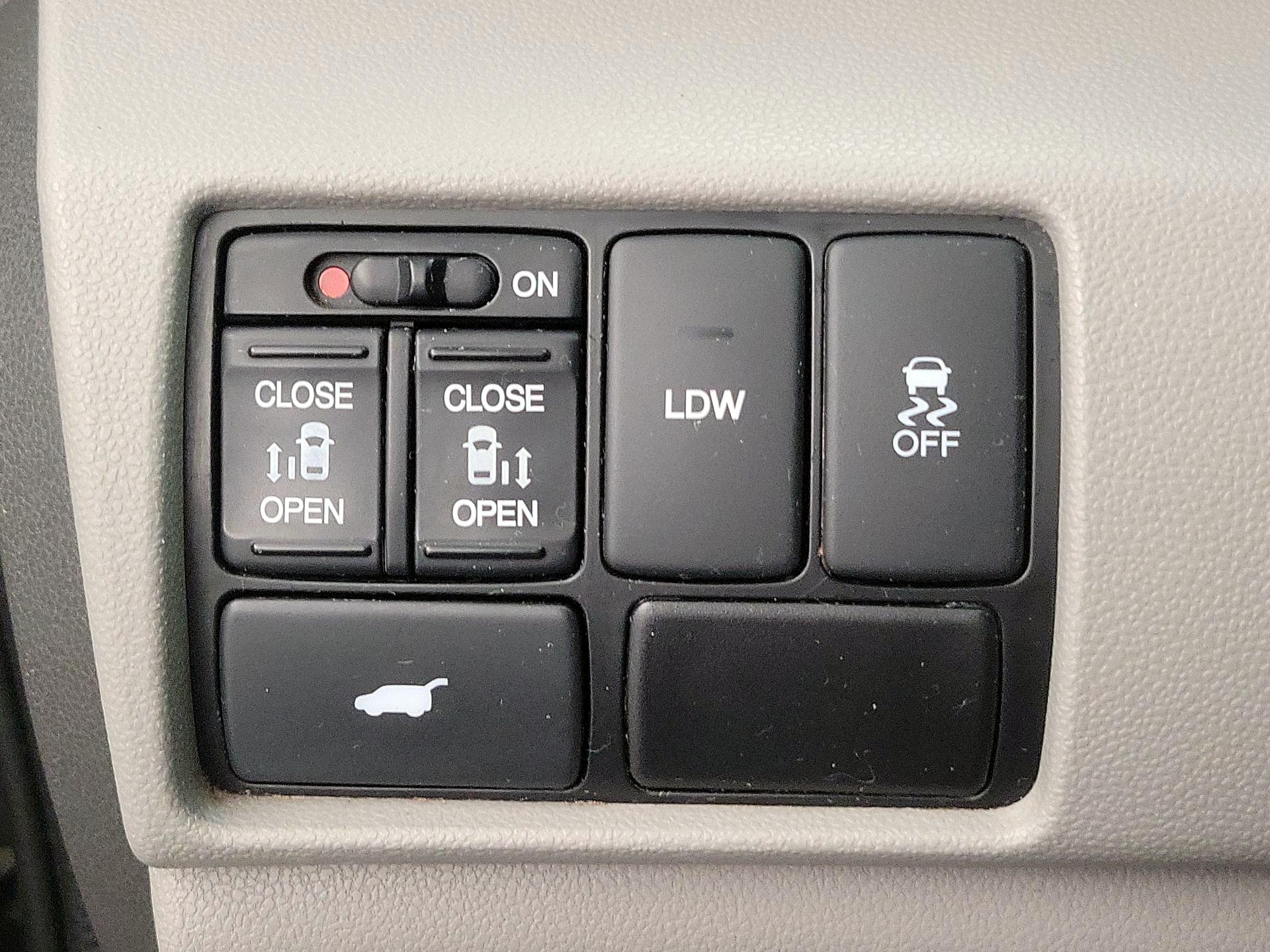 Thumbnail: 2015 Honda Odyssey - 13
