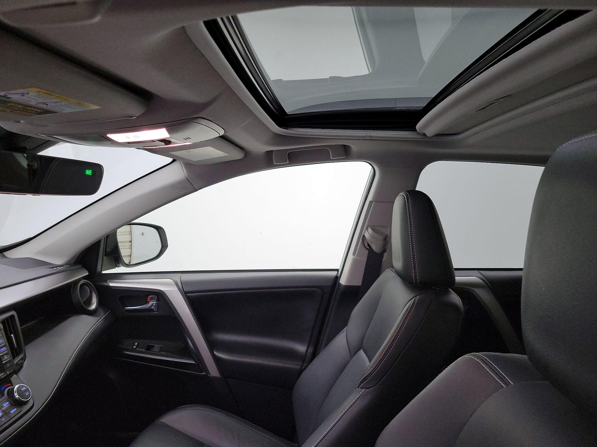 Thumbnail: 2017 Toyota RAV4 - 20
