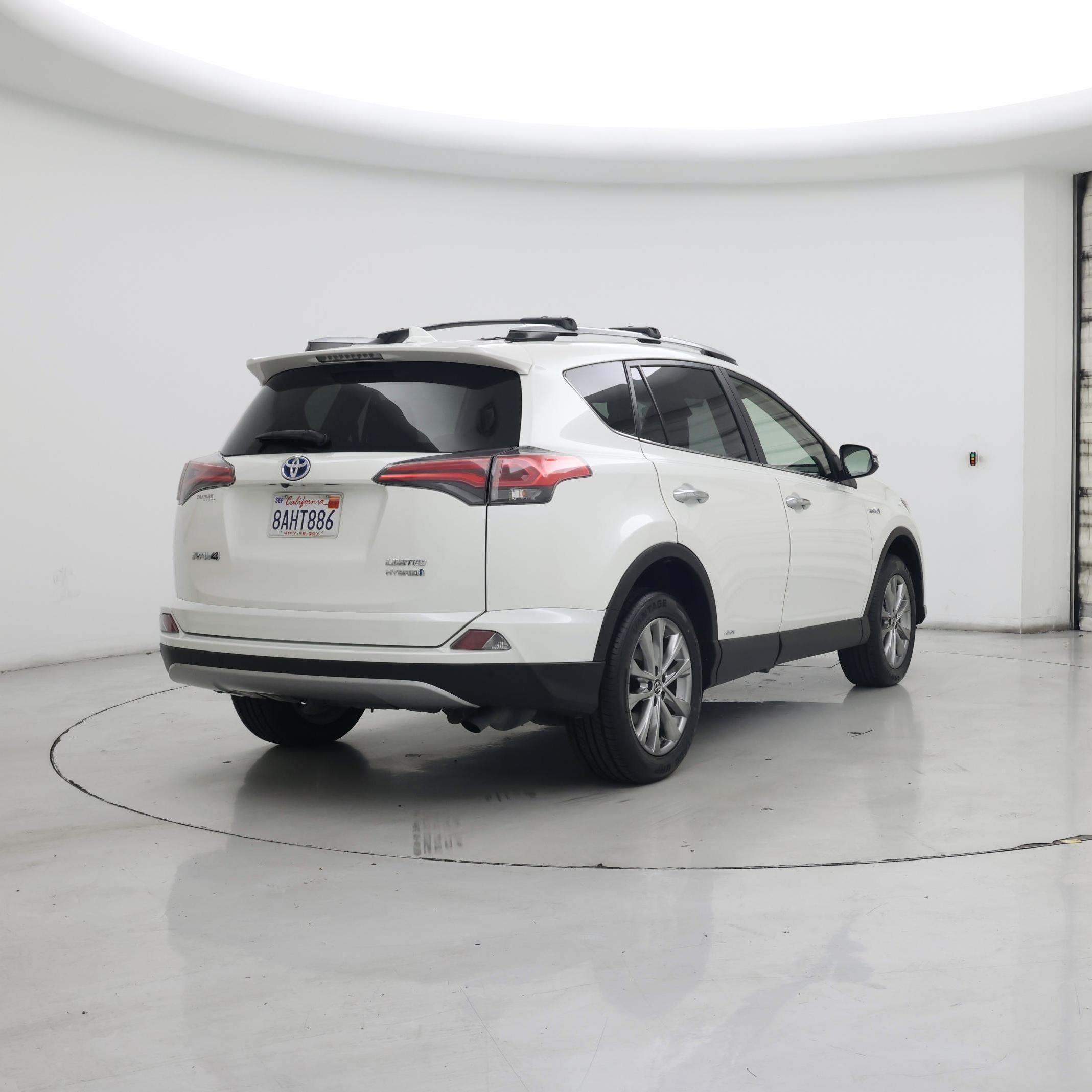 Thumbnail: 2017 Toyota RAV4 - 8
