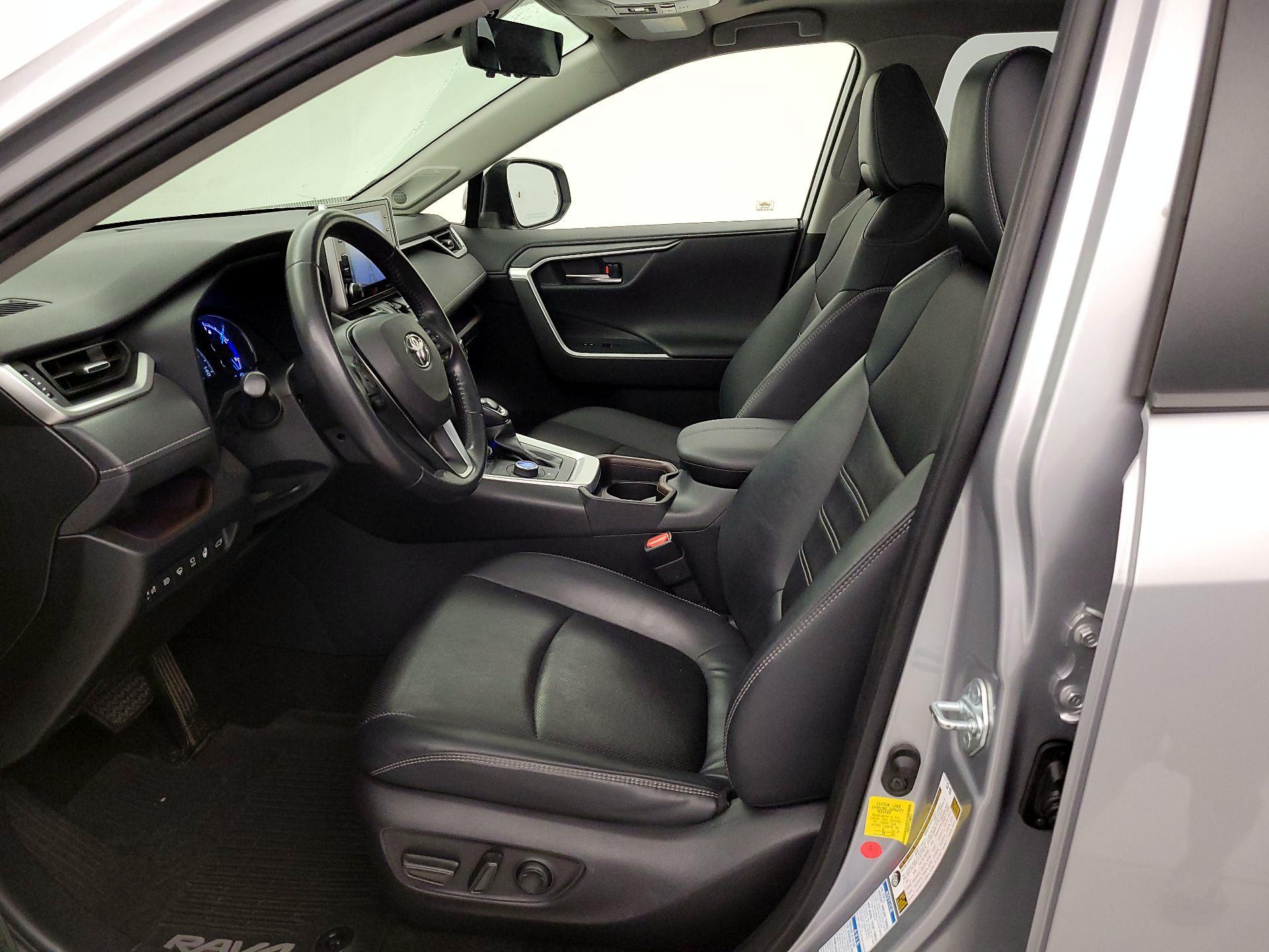 Thumbnail: 2020 Toyota RAV4 - 11