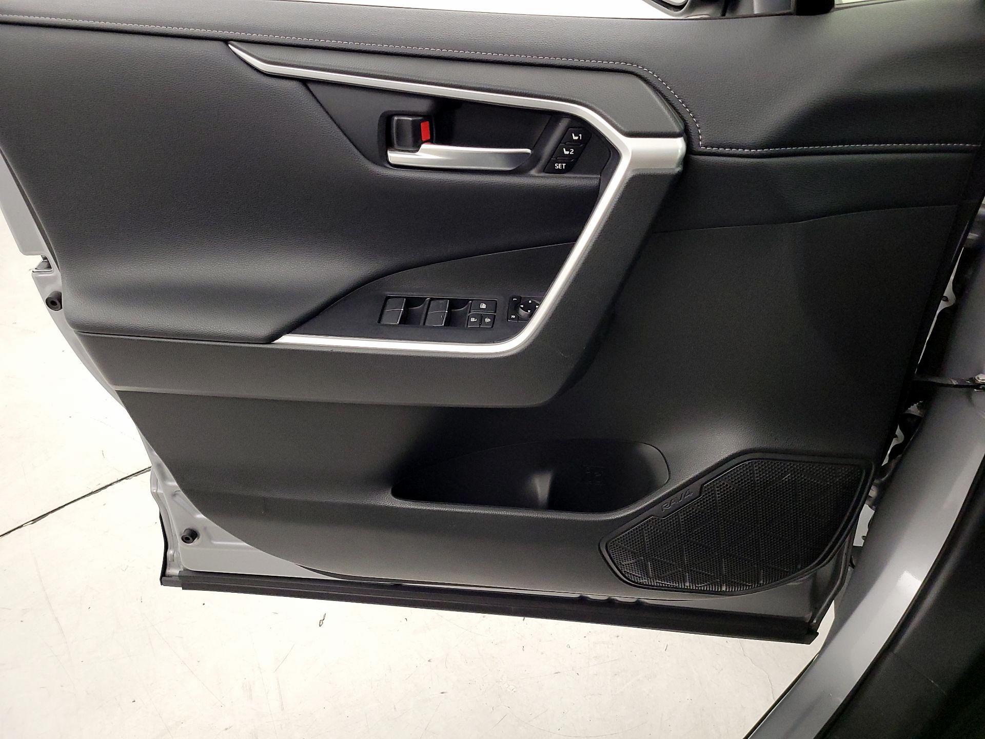 Thumbnail: 2020 Toyota RAV4 - 12