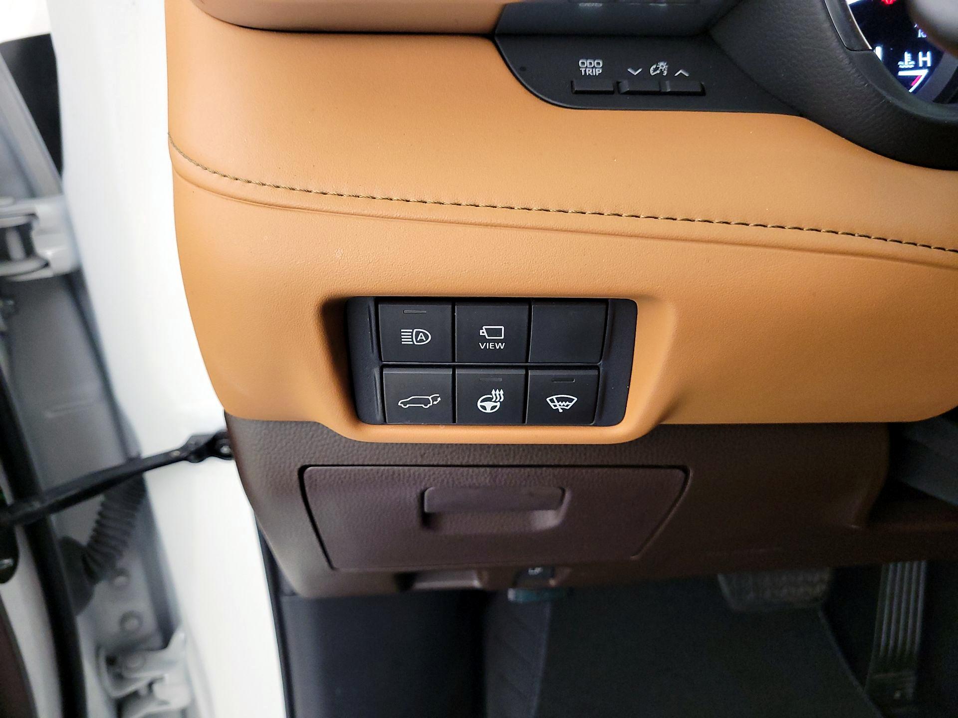 Thumbnail: 2020 Toyota Highlander - 13
