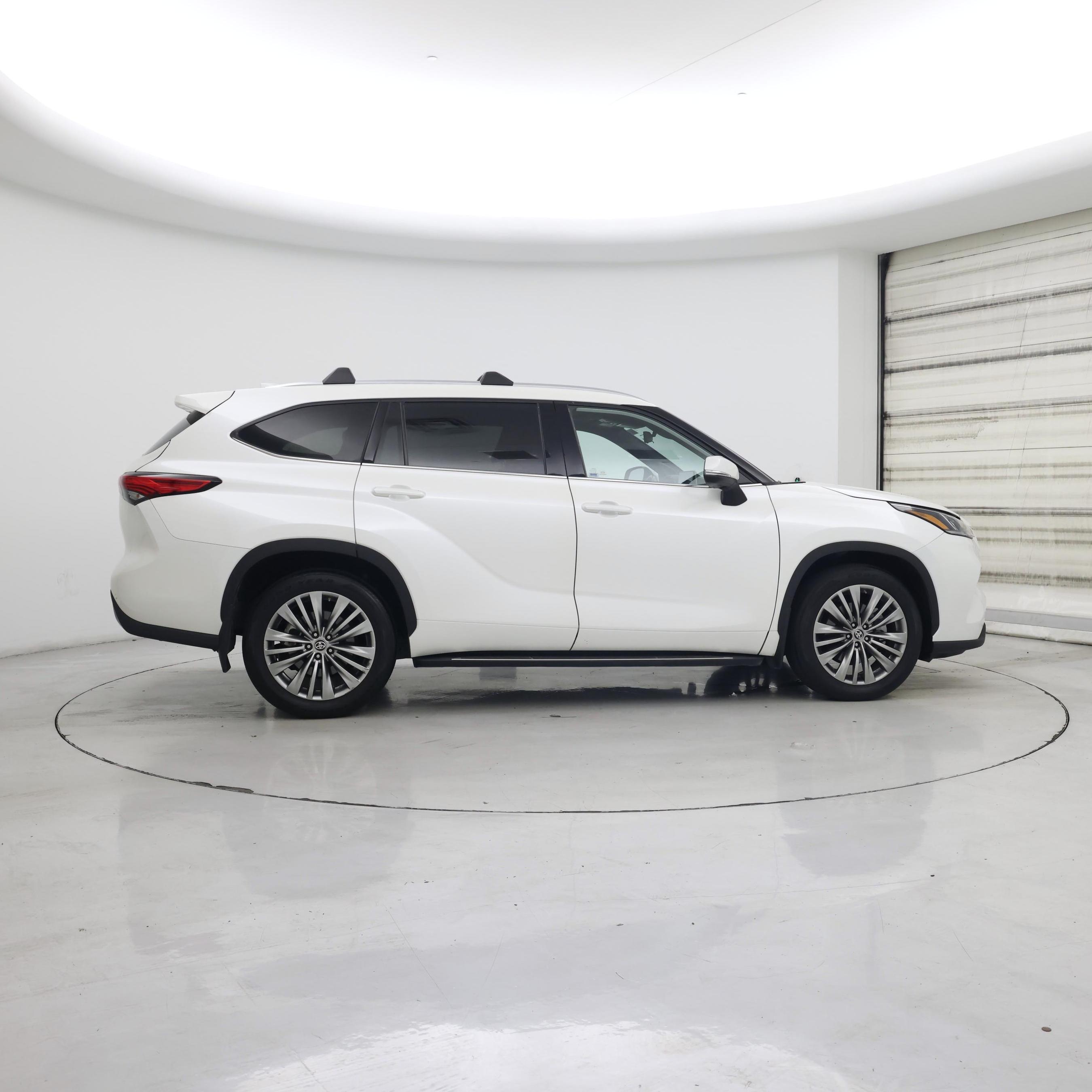 Thumbnail: 2020 Toyota Highlander - 7