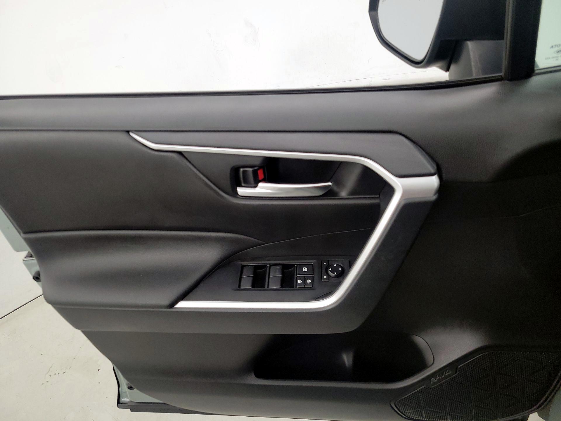 Thumbnail: 2021 Toyota RAV4 - 12