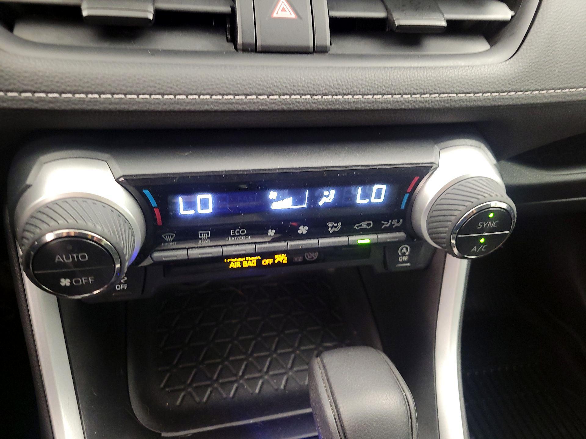 Thumbnail: 2021 Toyota RAV4 - 15