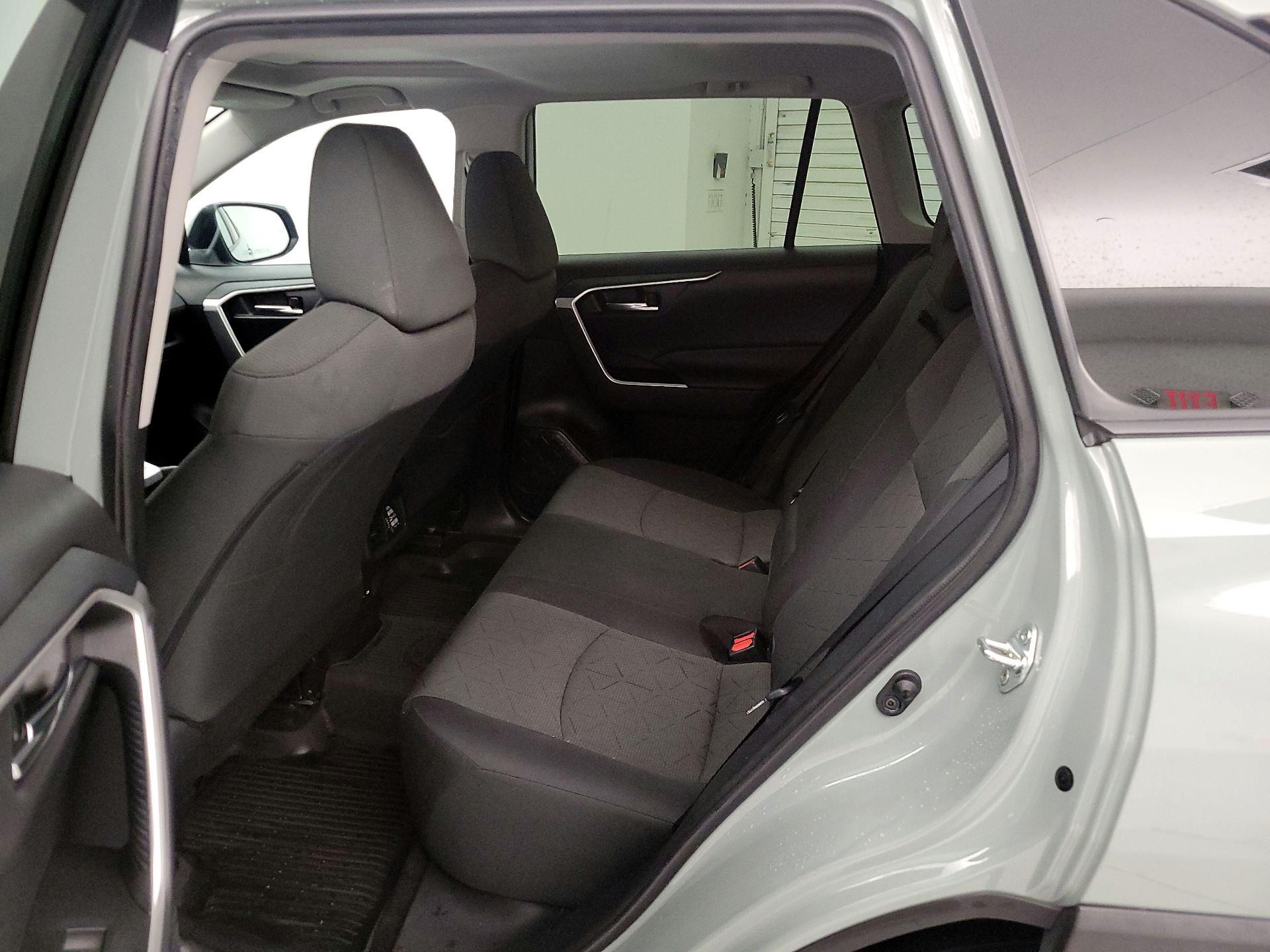 Thumbnail: 2021 Toyota RAV4 - 17