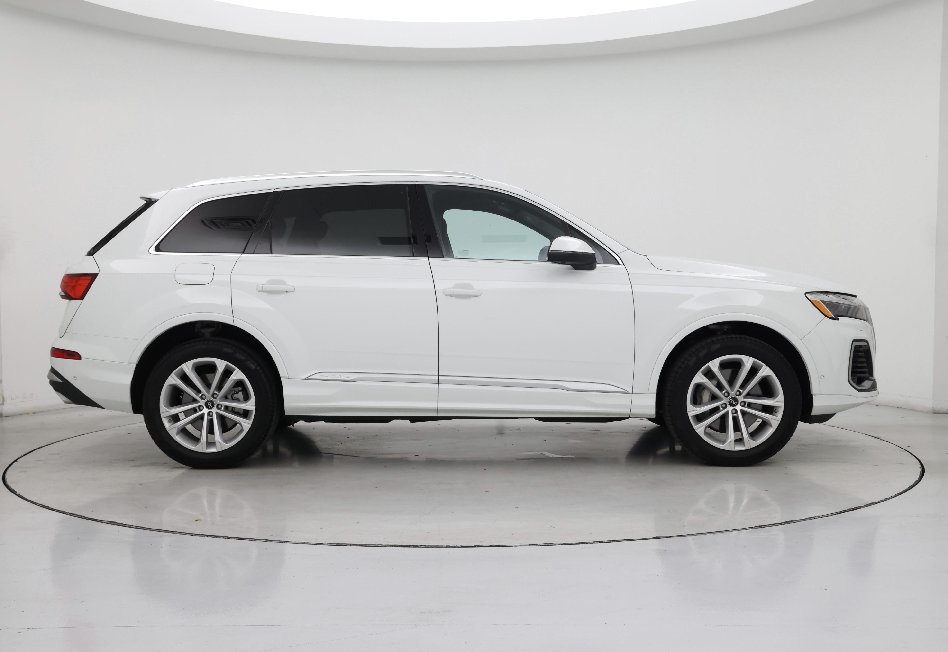 Thumbnail: 2025 Audi Q7 - 7