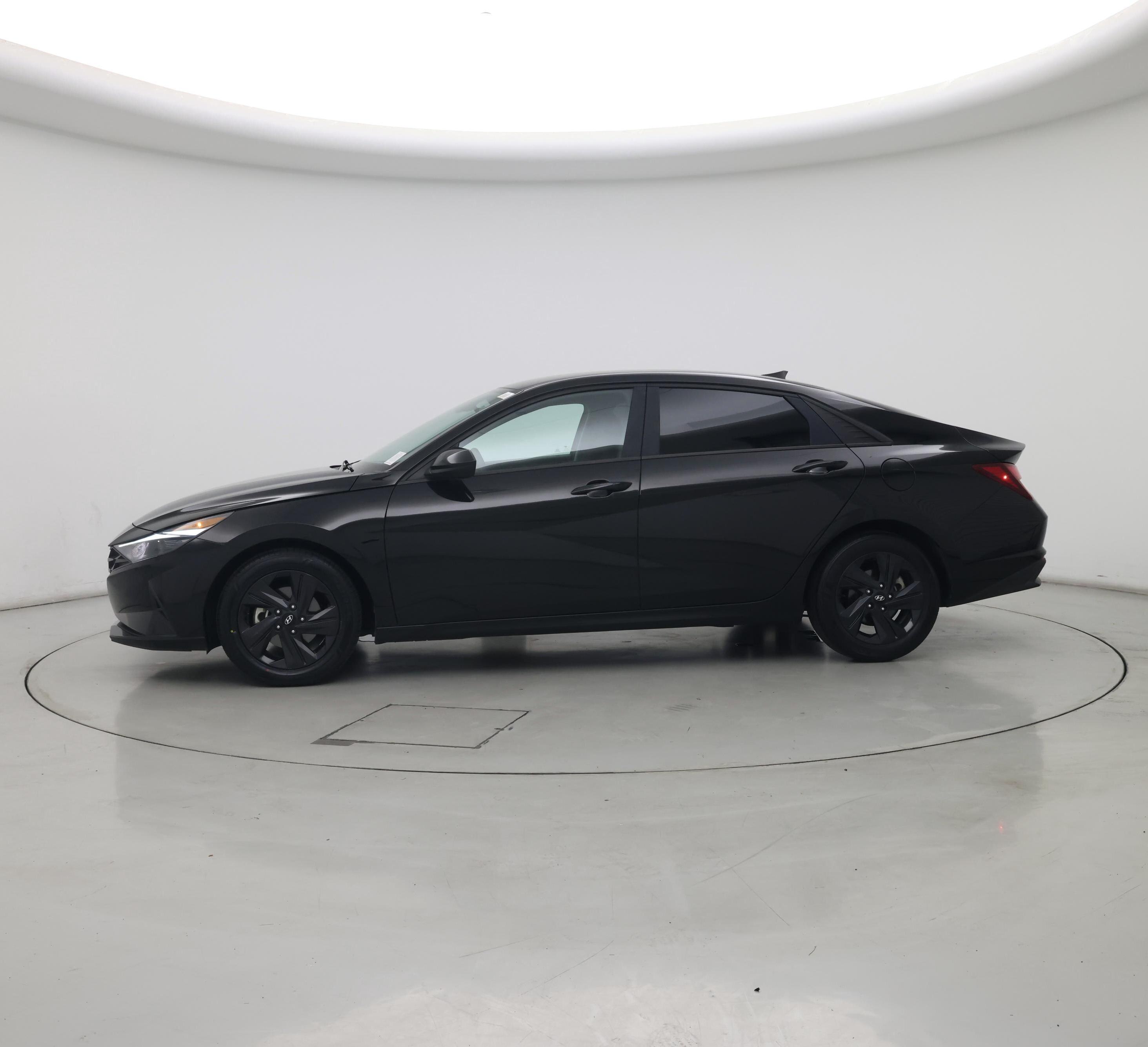 Thumbnail: 2022 Hyundai Elantra - 3