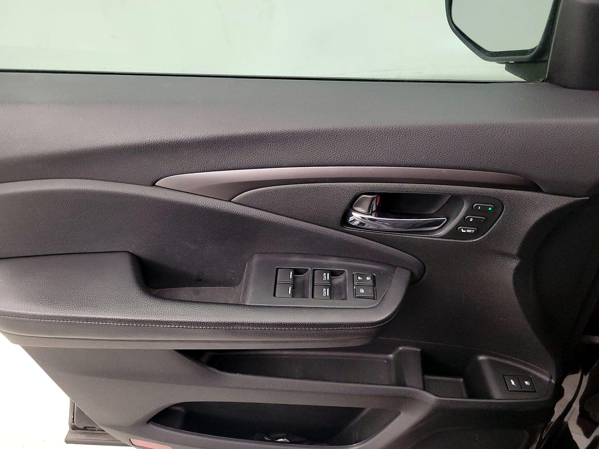 Thumbnail: 2020 Honda Pilot - 12